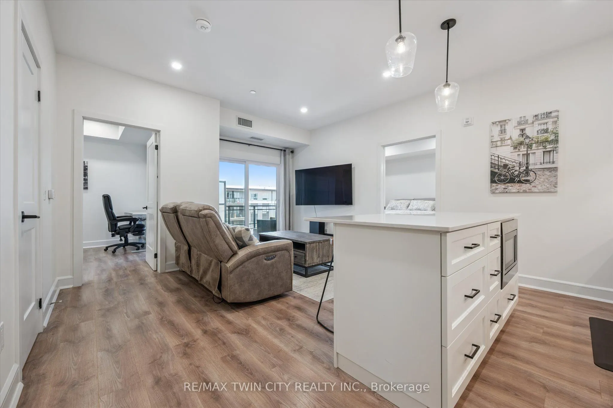 251 NORTHFIELD Drive E, #609