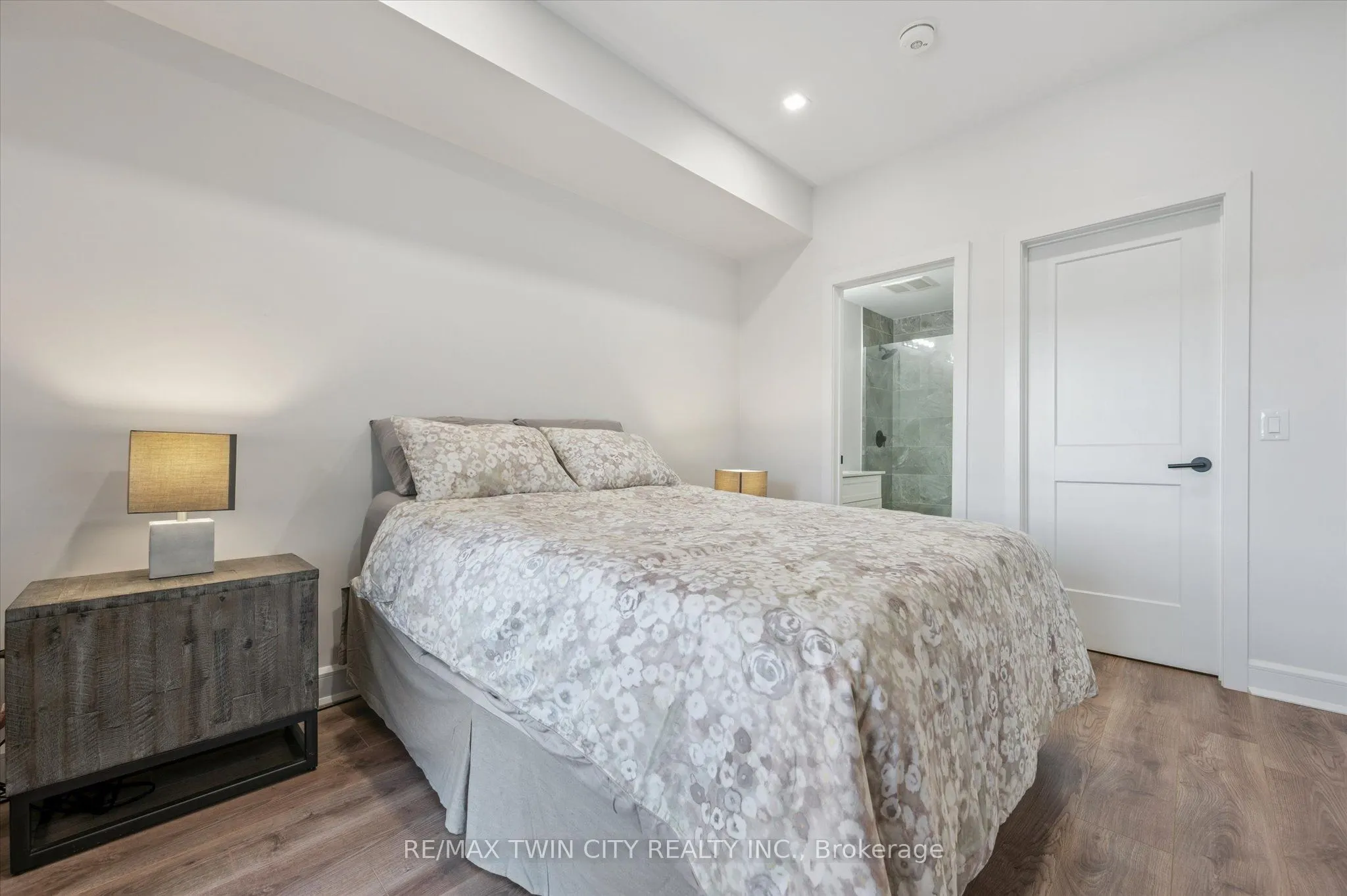 251 NORTHFIELD Drive E, #609