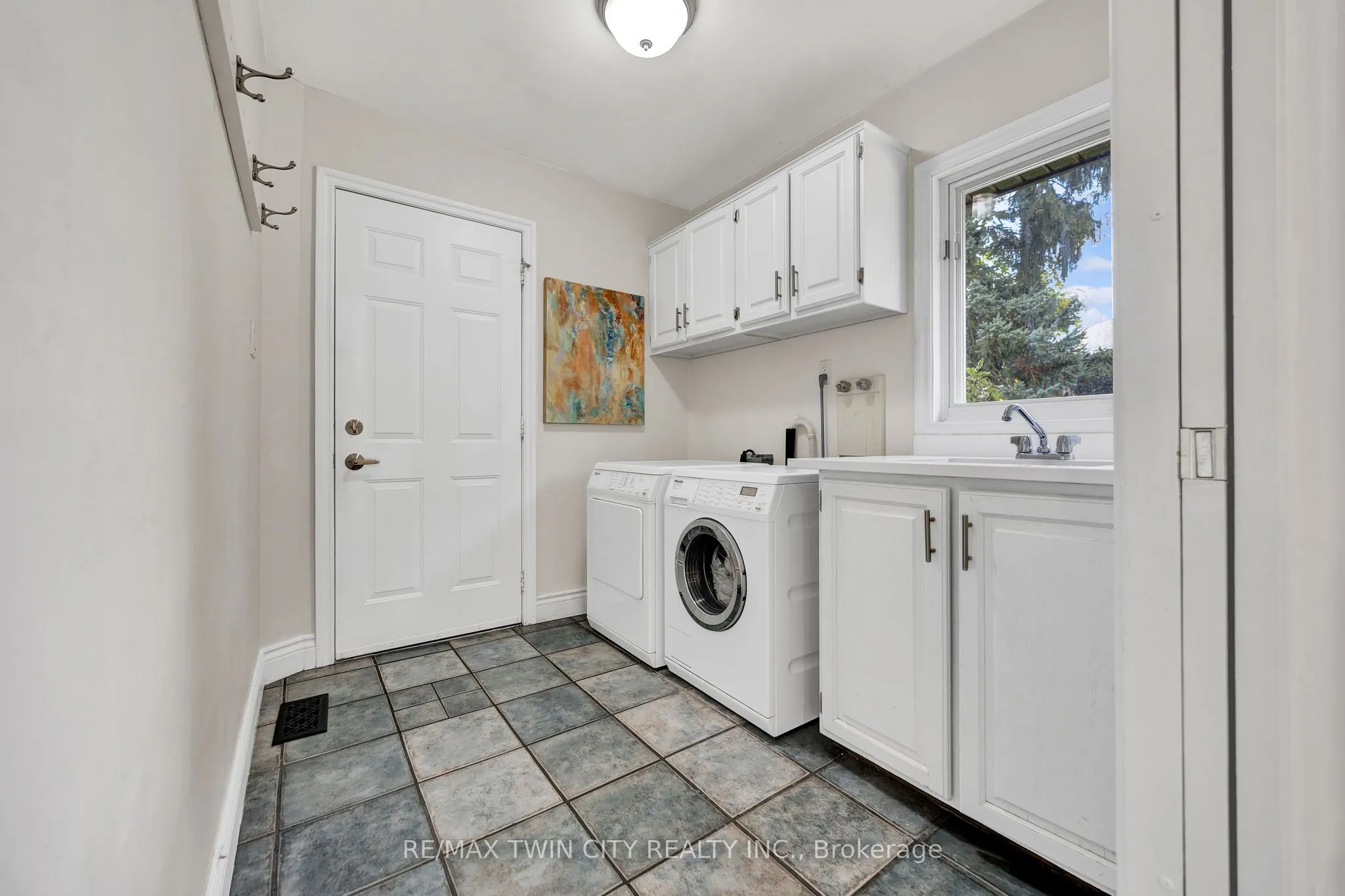 250 Grey Squirrel Place