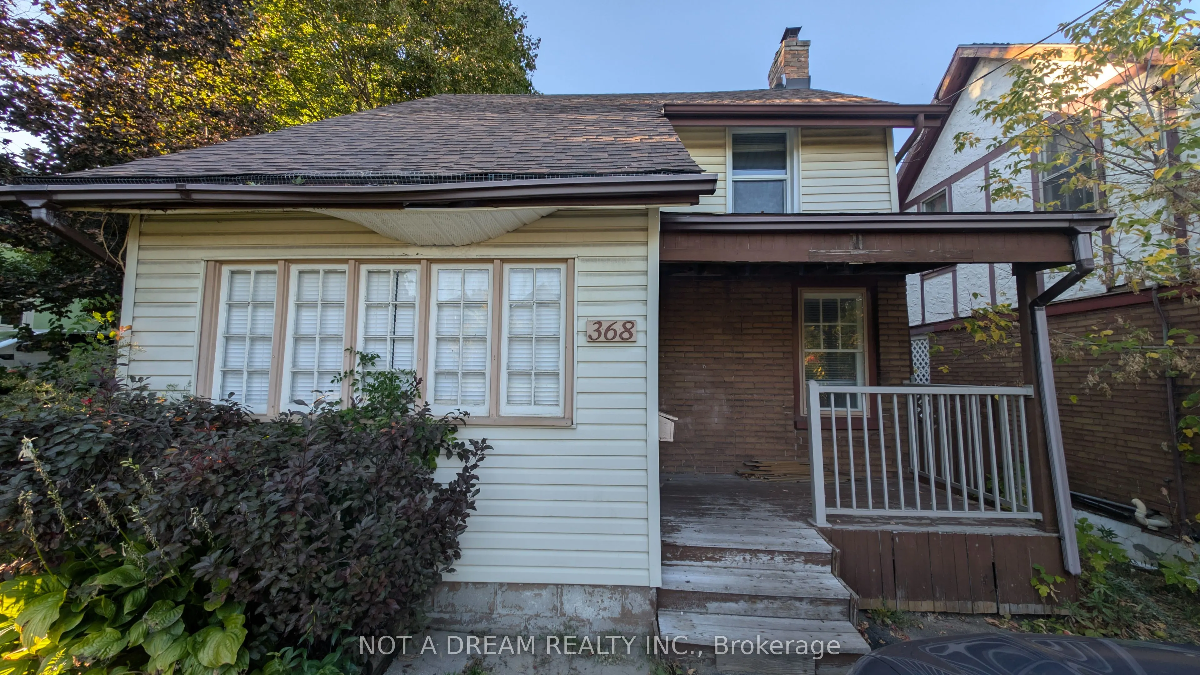 368 Victoria Street S