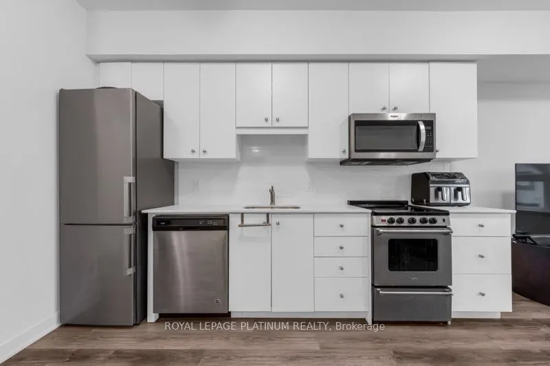 110 Fergus Avenue, #201