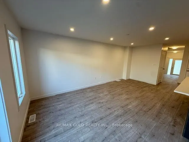 24 Oak Forest Common Crescent