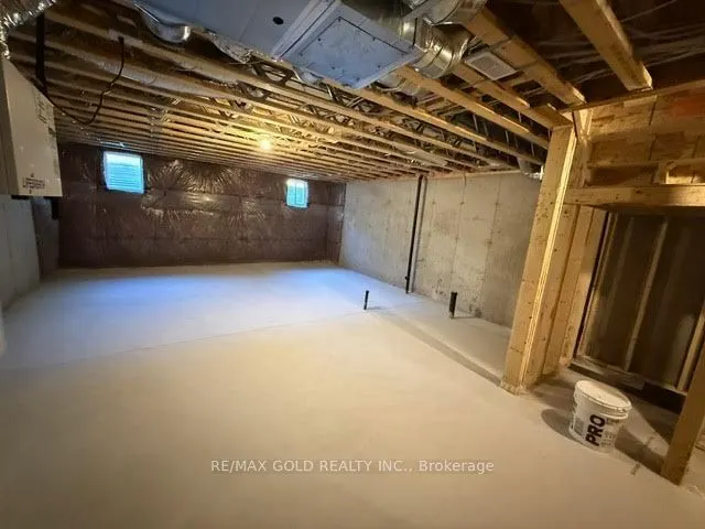 24 Oak Forest Common Crescent