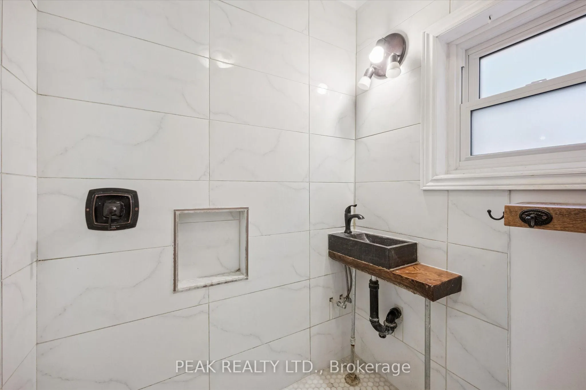 145 Bridgeport Road E