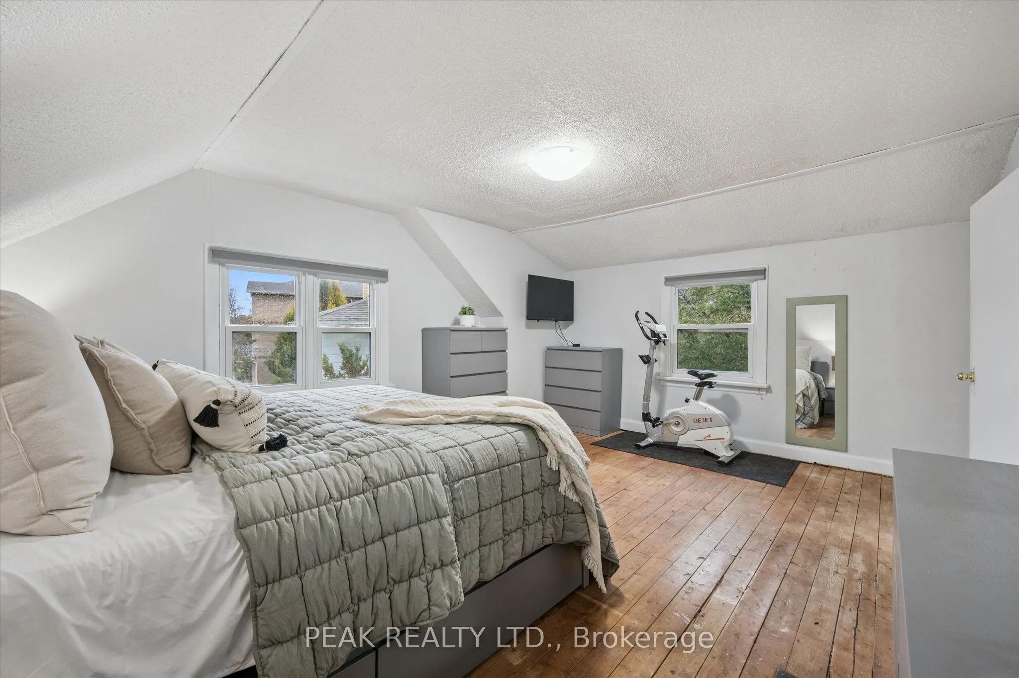 145 Bridgeport Road E