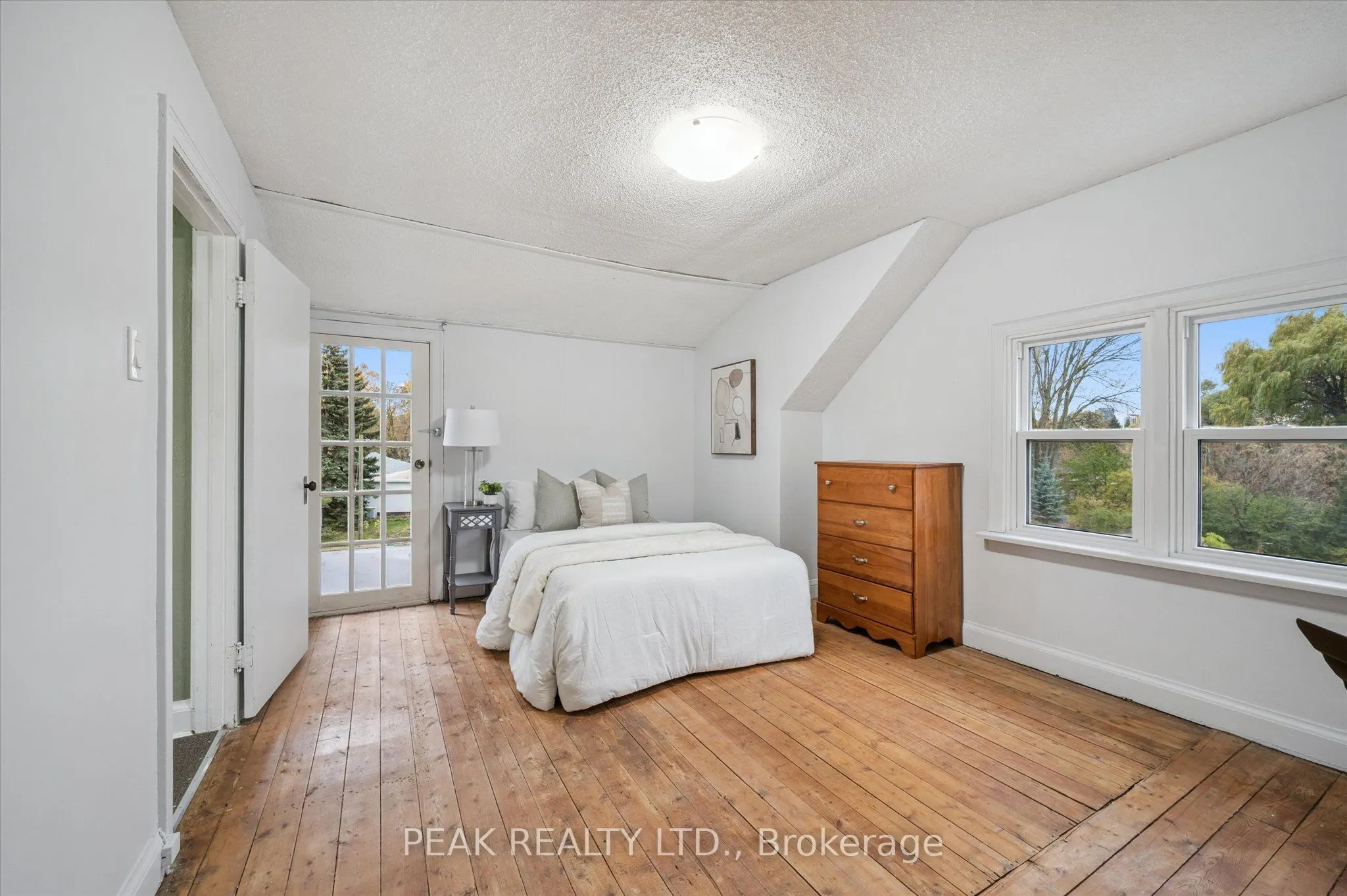 145 Bridgeport Road E