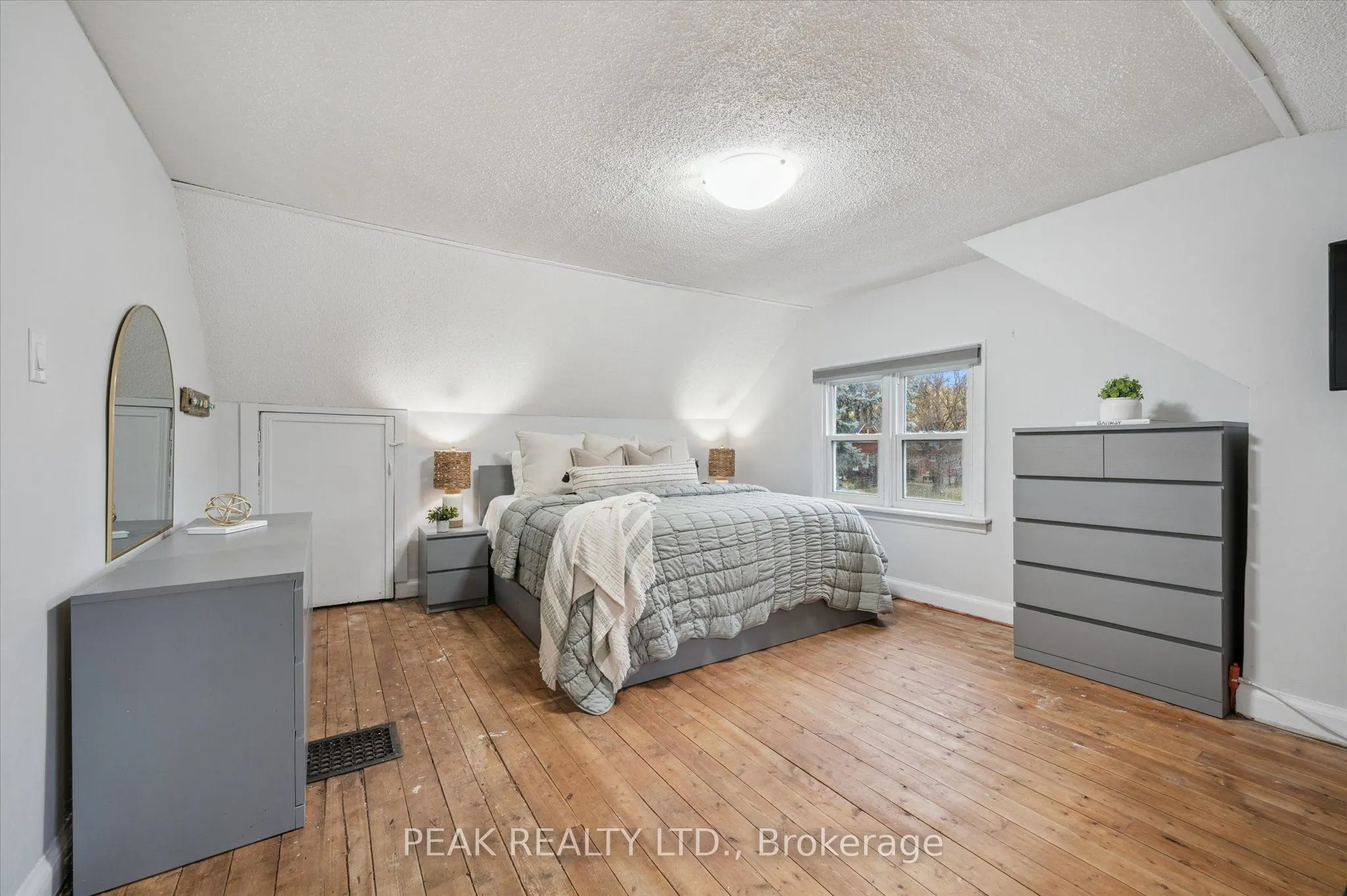 145 Bridgeport Road E