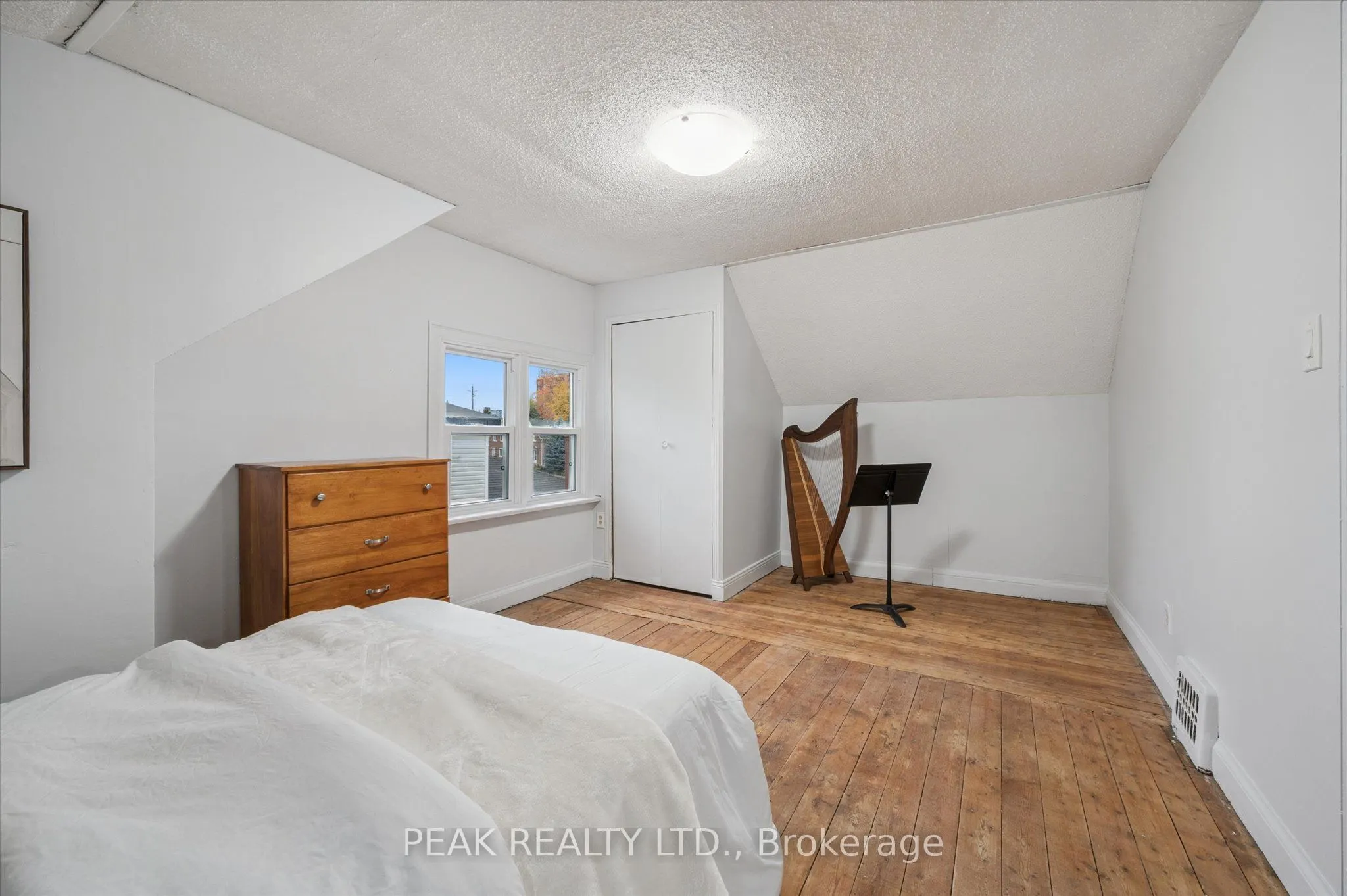 145 Bridgeport Road E