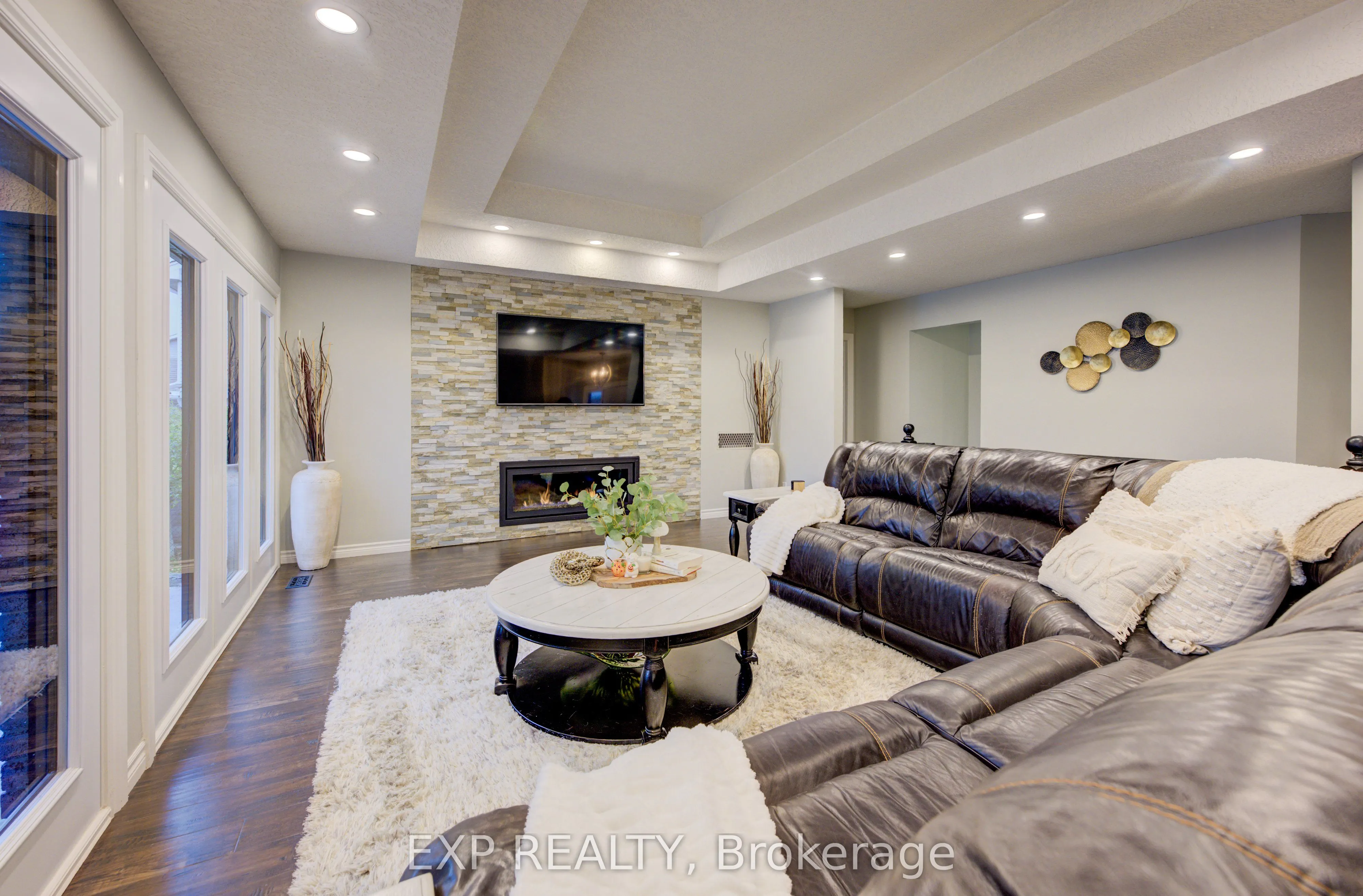 28 Musselman Crescent