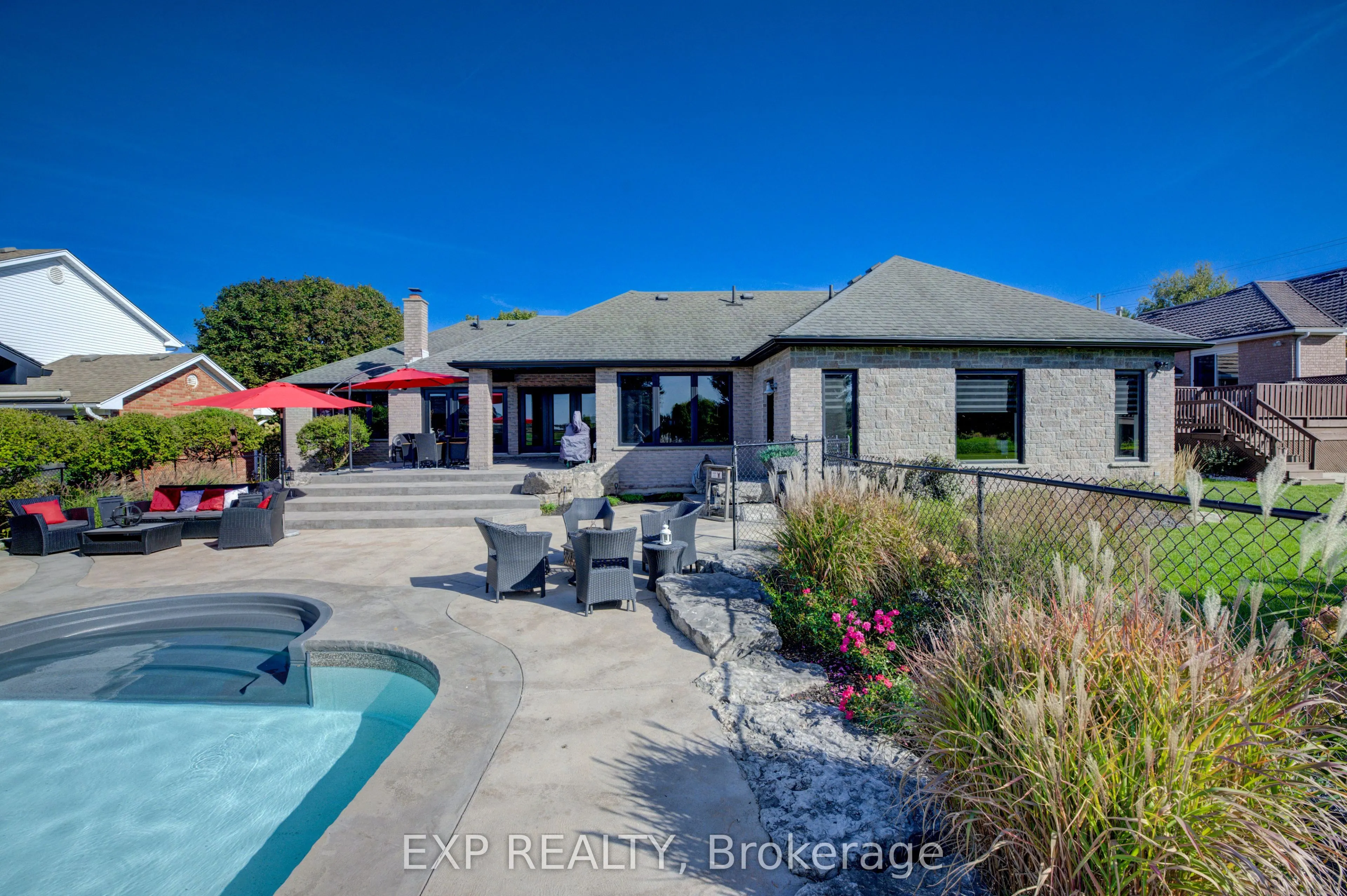 28 Musselman Crescent