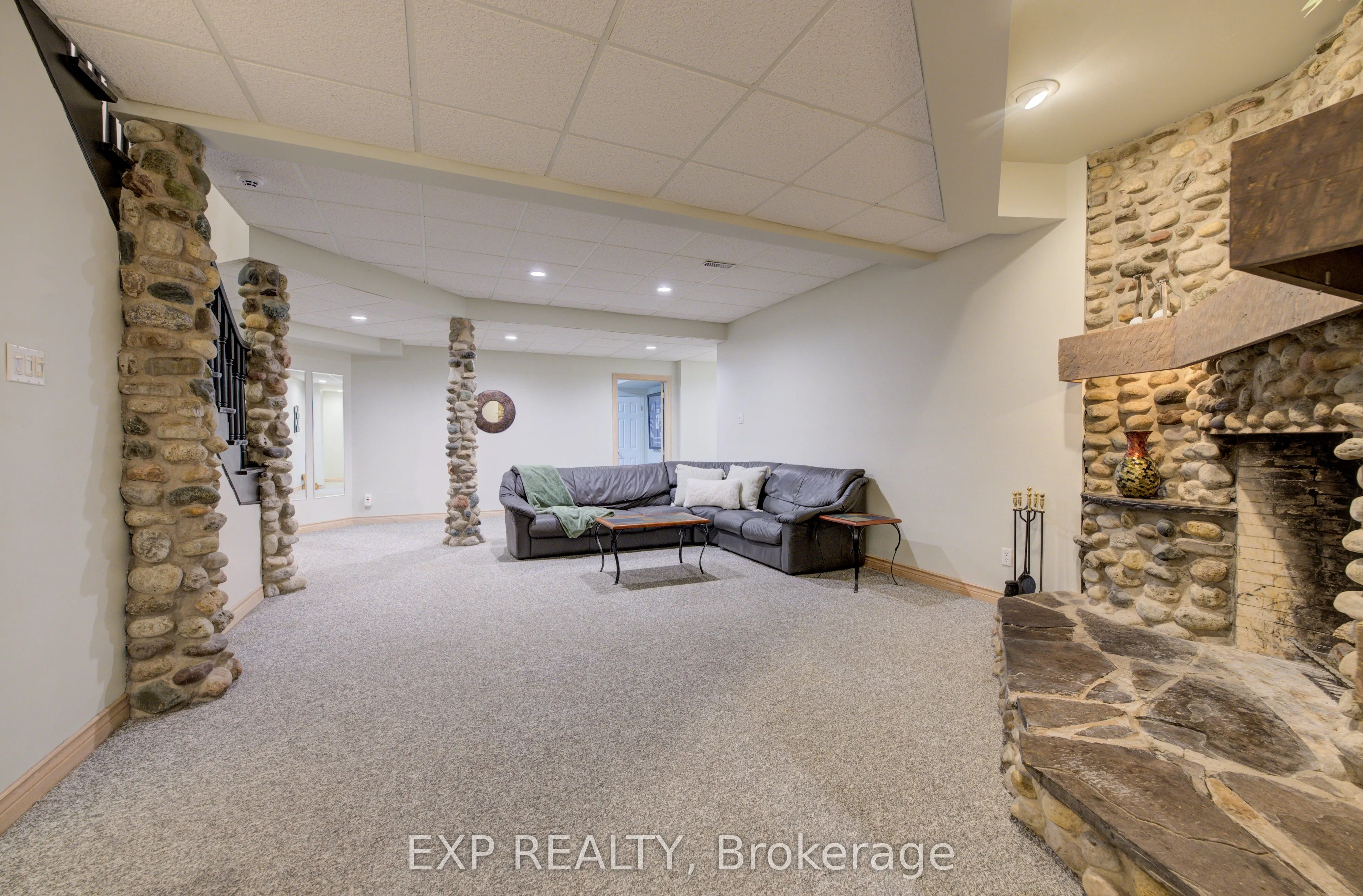 28 Musselman Crescent