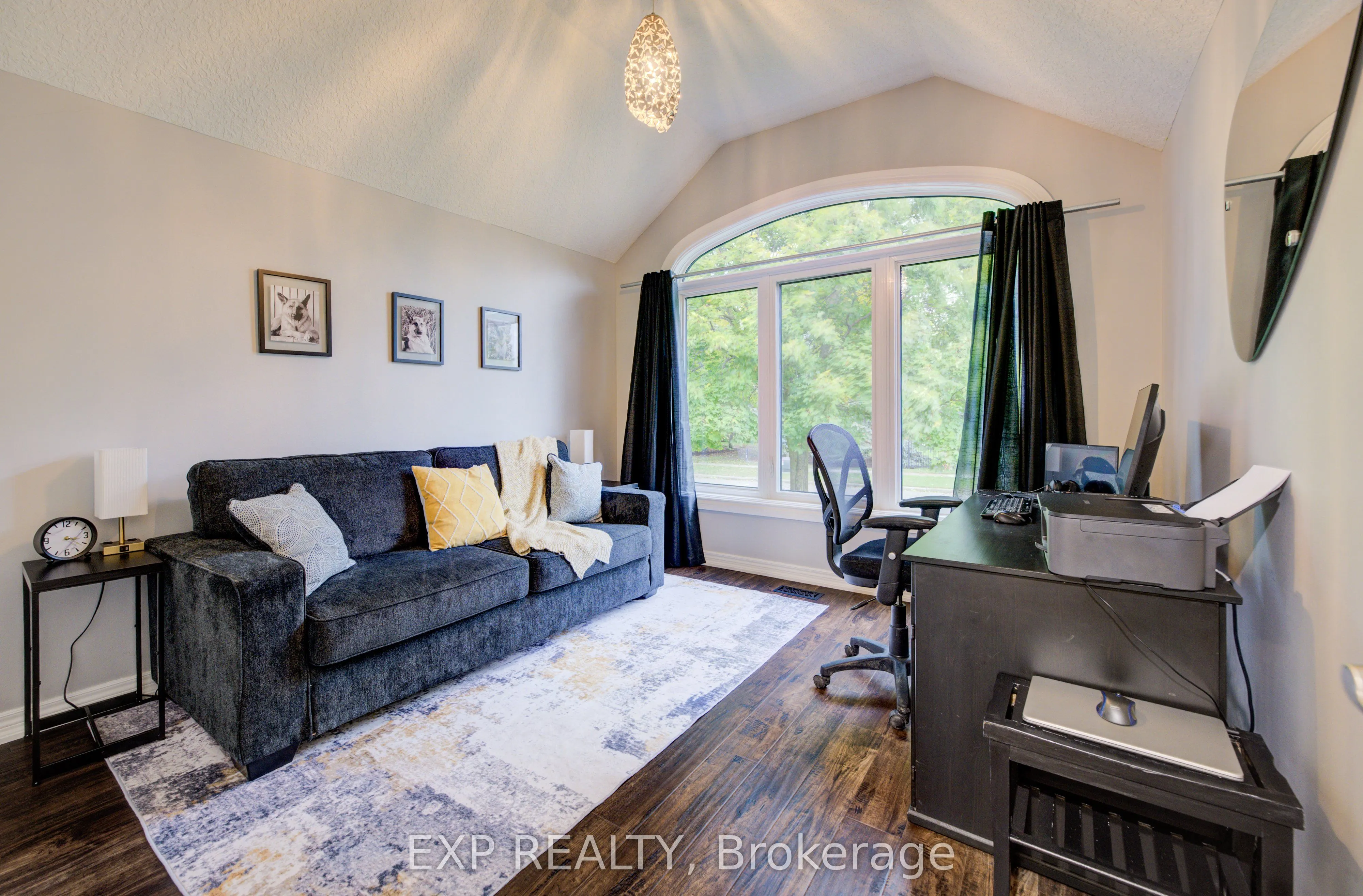 28 Musselman Crescent