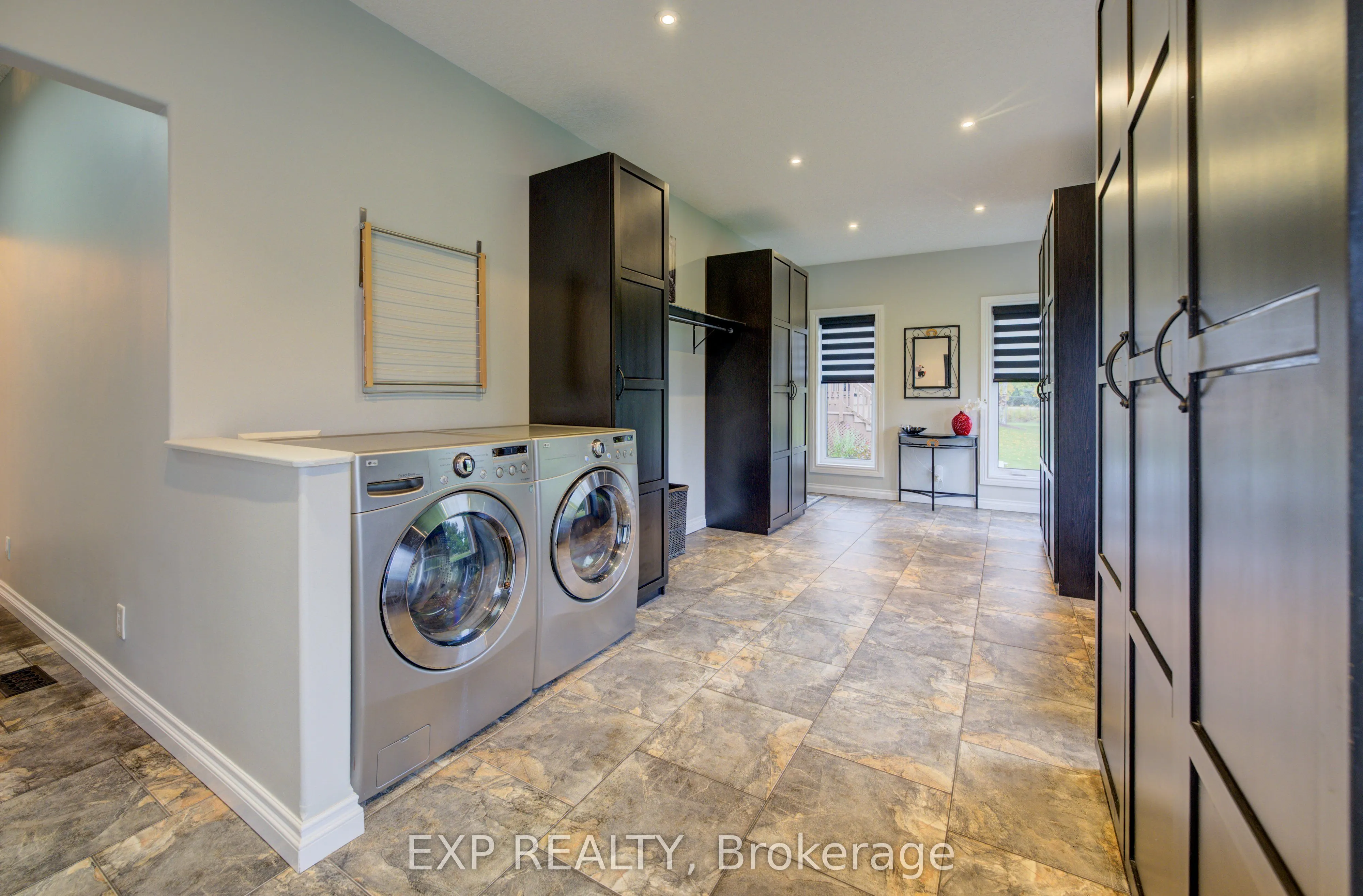 28 Musselman Crescent