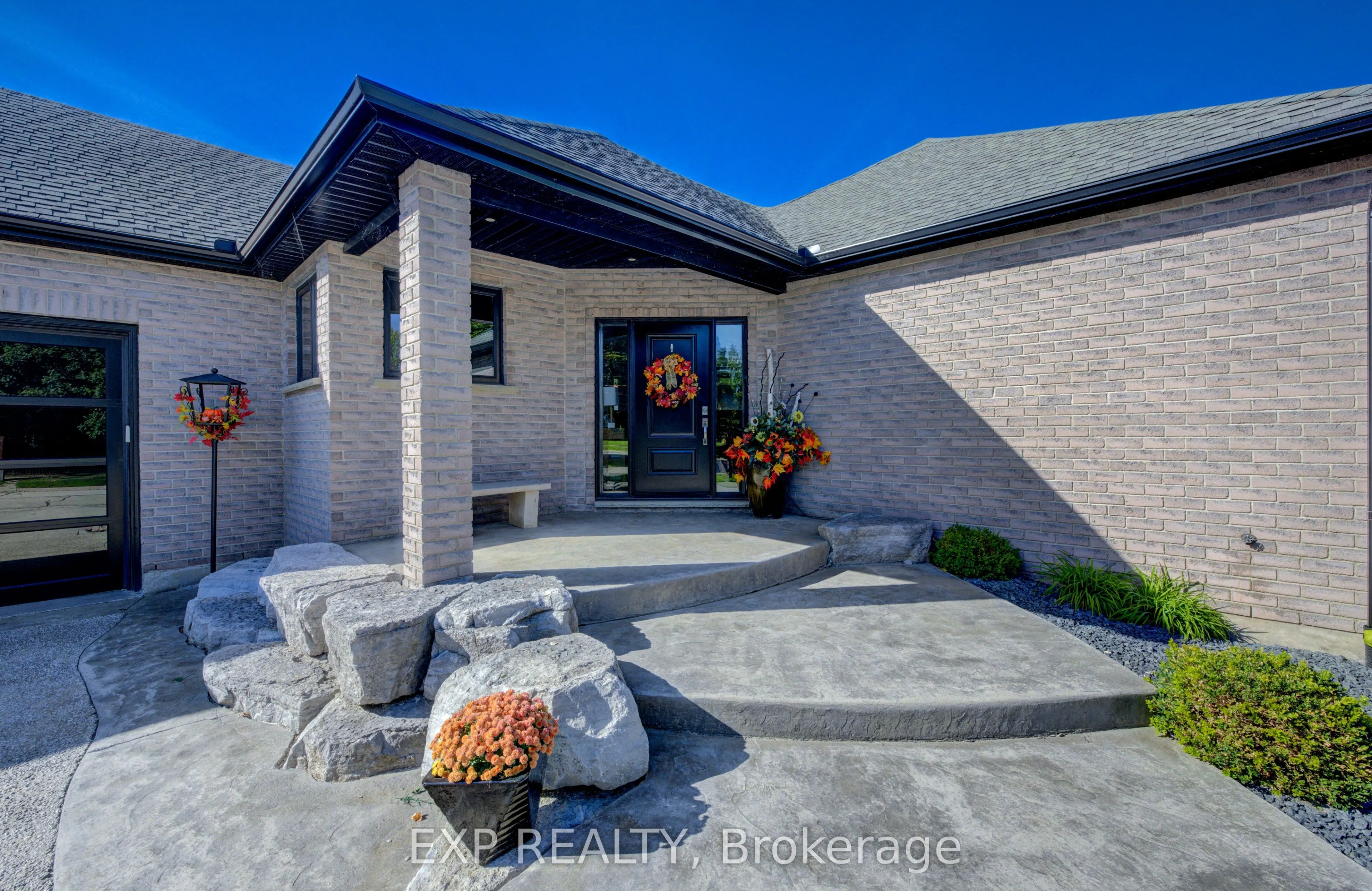 28 Musselman Crescent