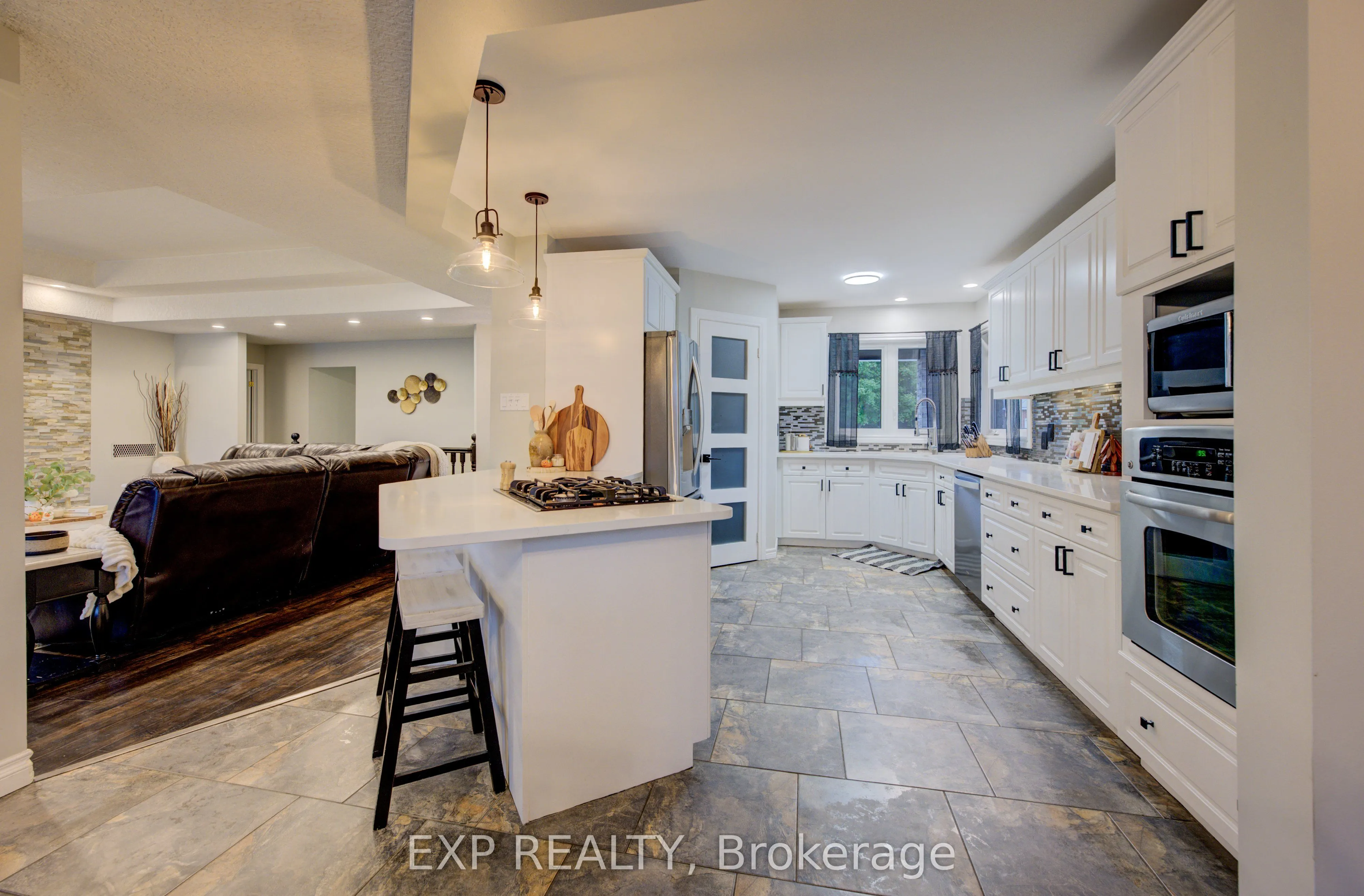 28 Musselman Crescent