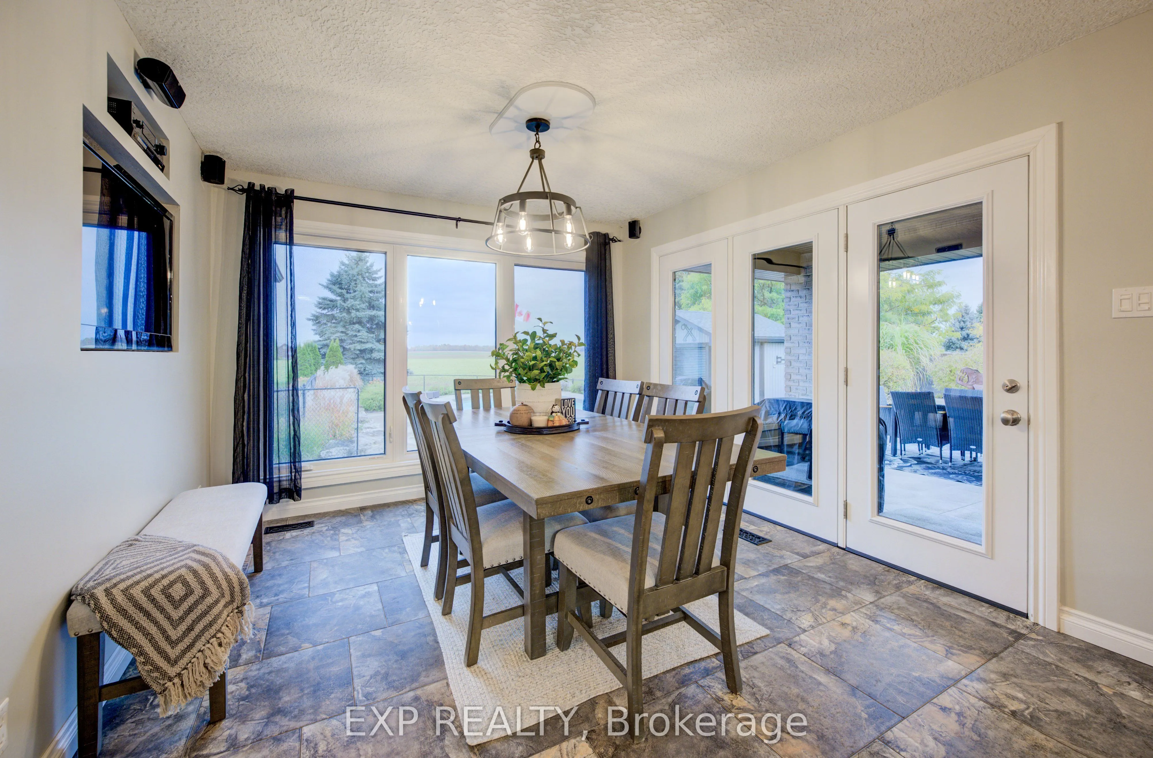 28 Musselman Crescent