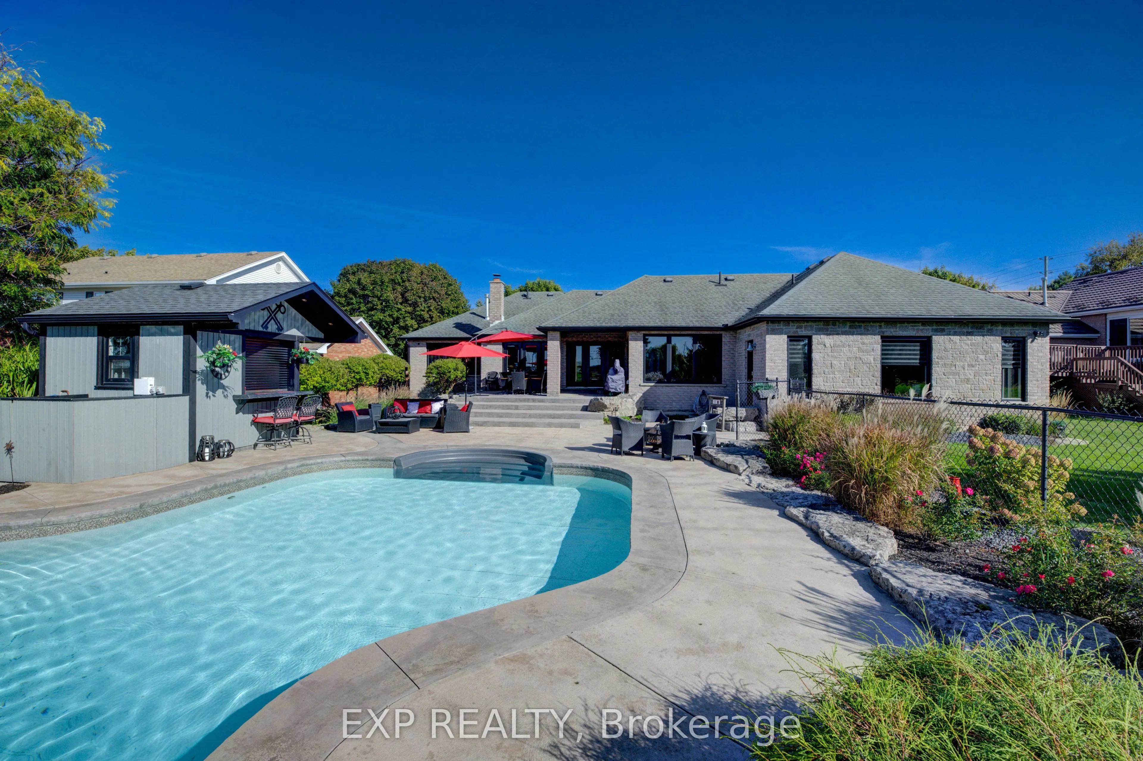 28 Musselman Crescent