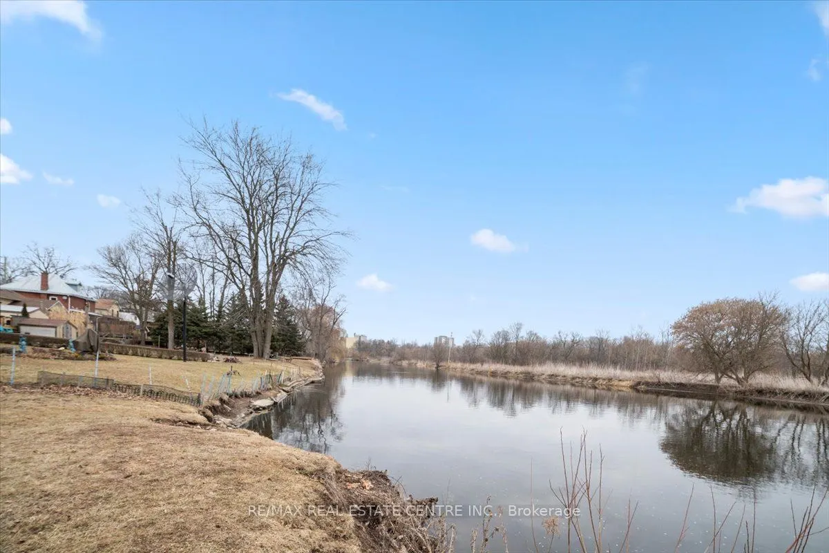 401 Fountain Street S