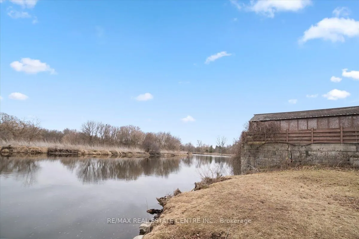 401 Fountain Street S