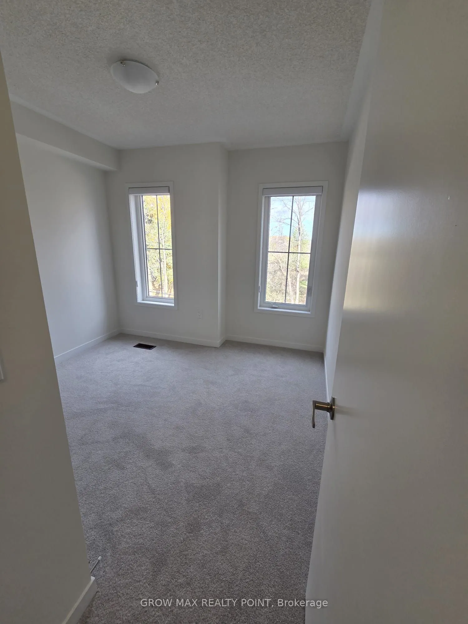 7 Kingbird Common, #3