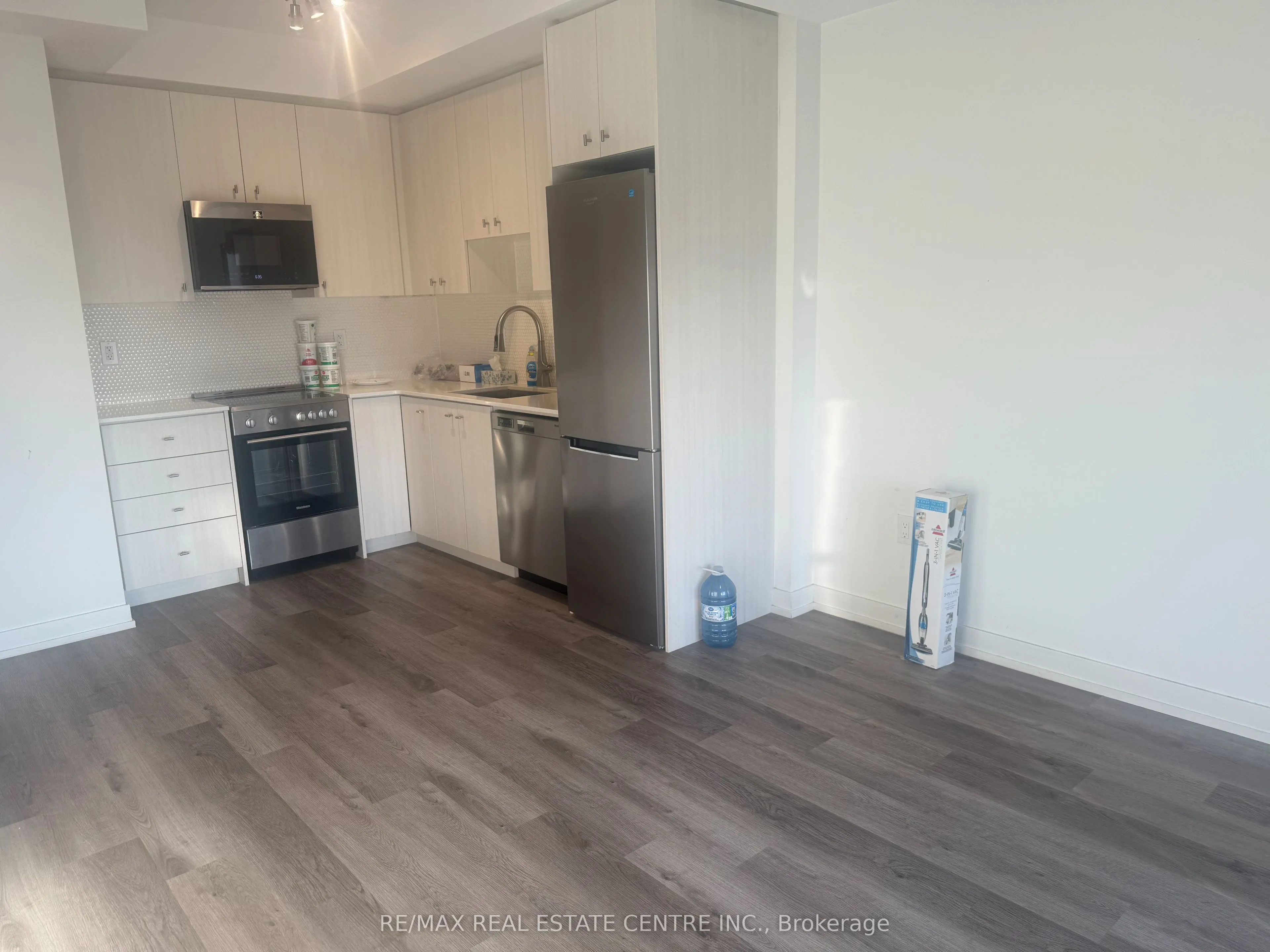 15 Wellington Street S, #2710