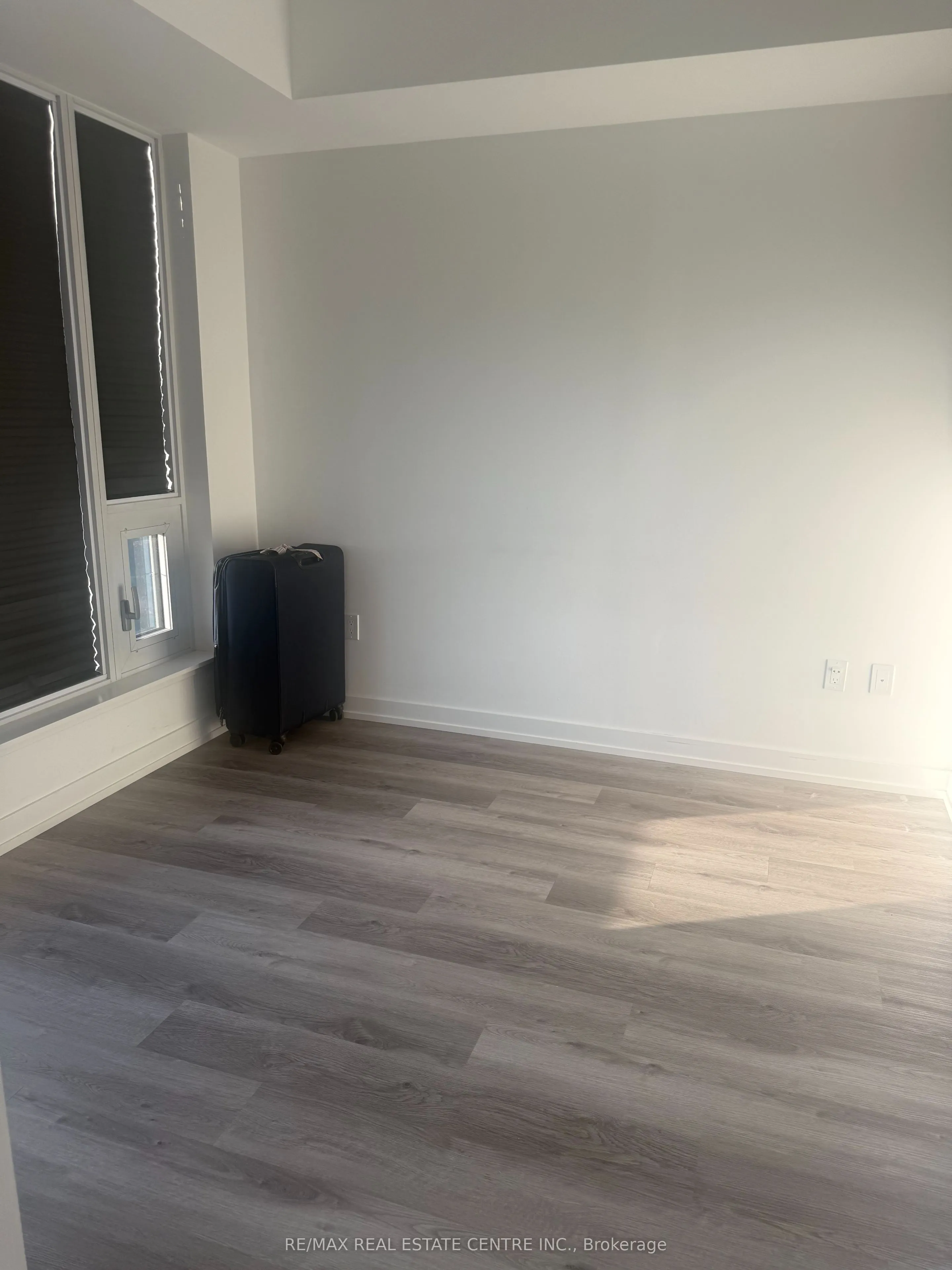 15 Wellington Street S, #2710