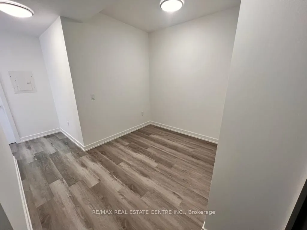 15 Wellington Street S, #2710