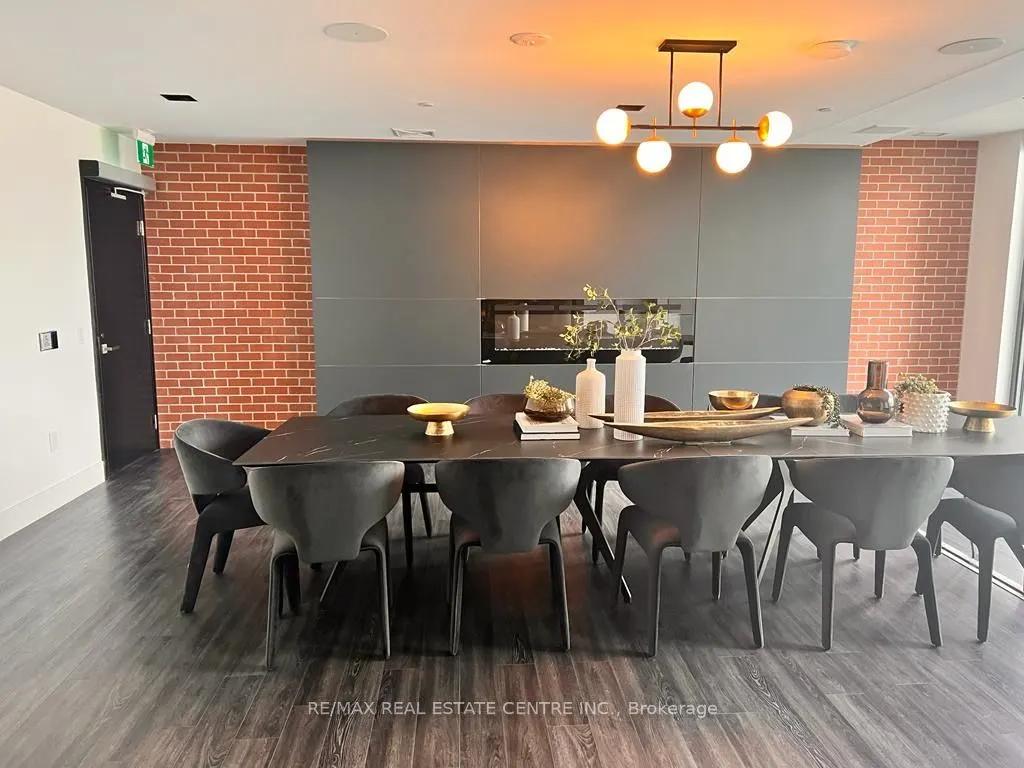 15 Wellington Street S, #2710