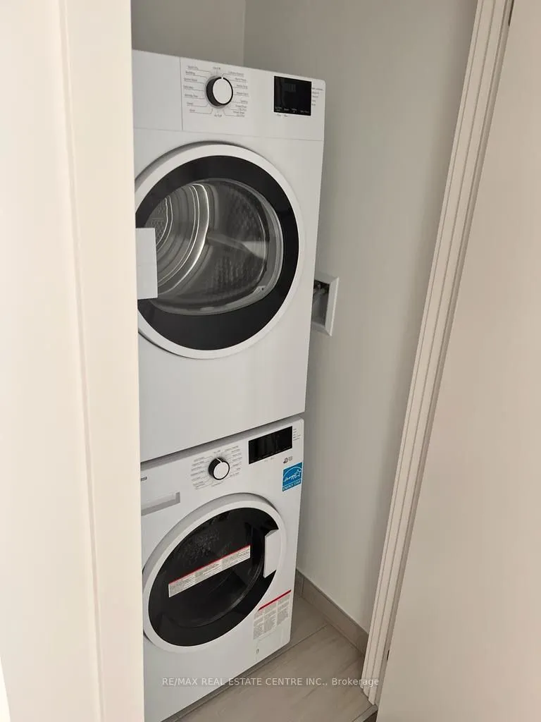 15 Wellington Street S, #2710