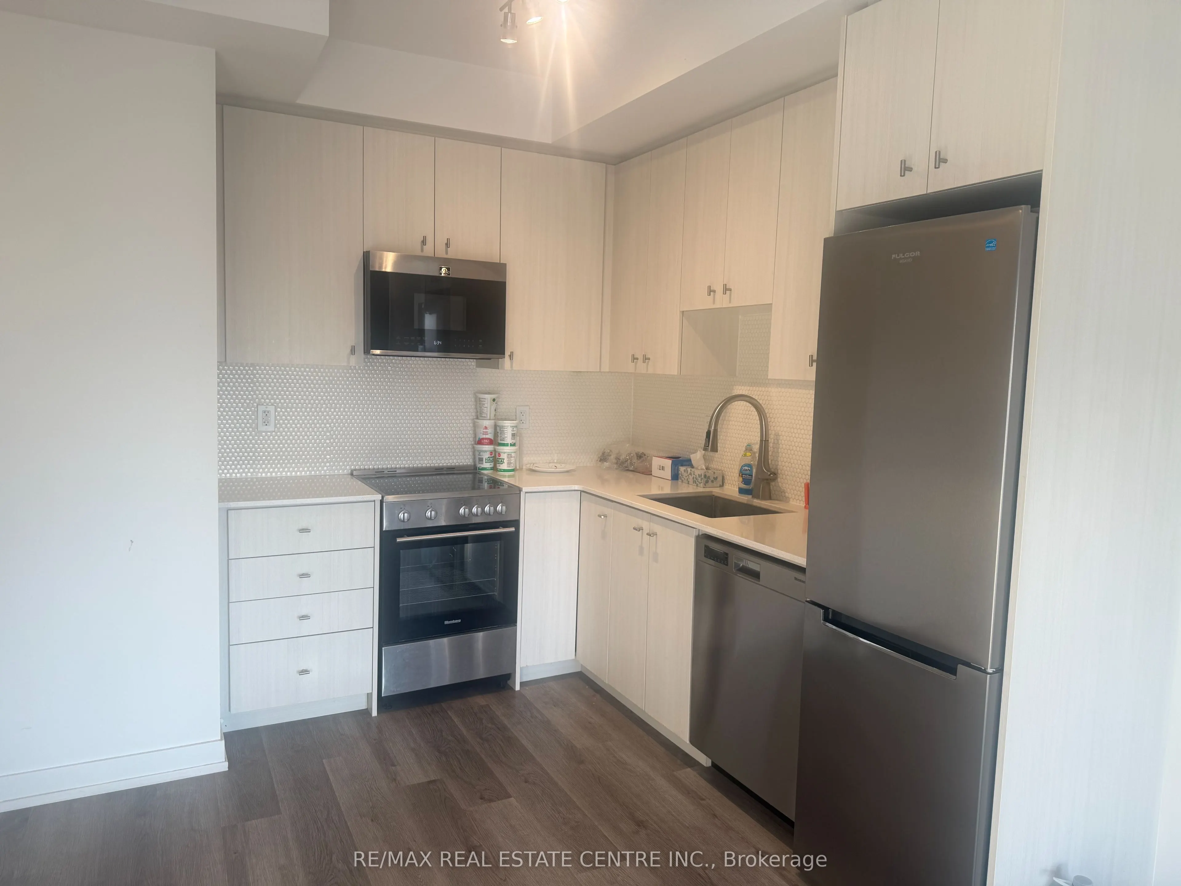 15 Wellington Street S, #2710