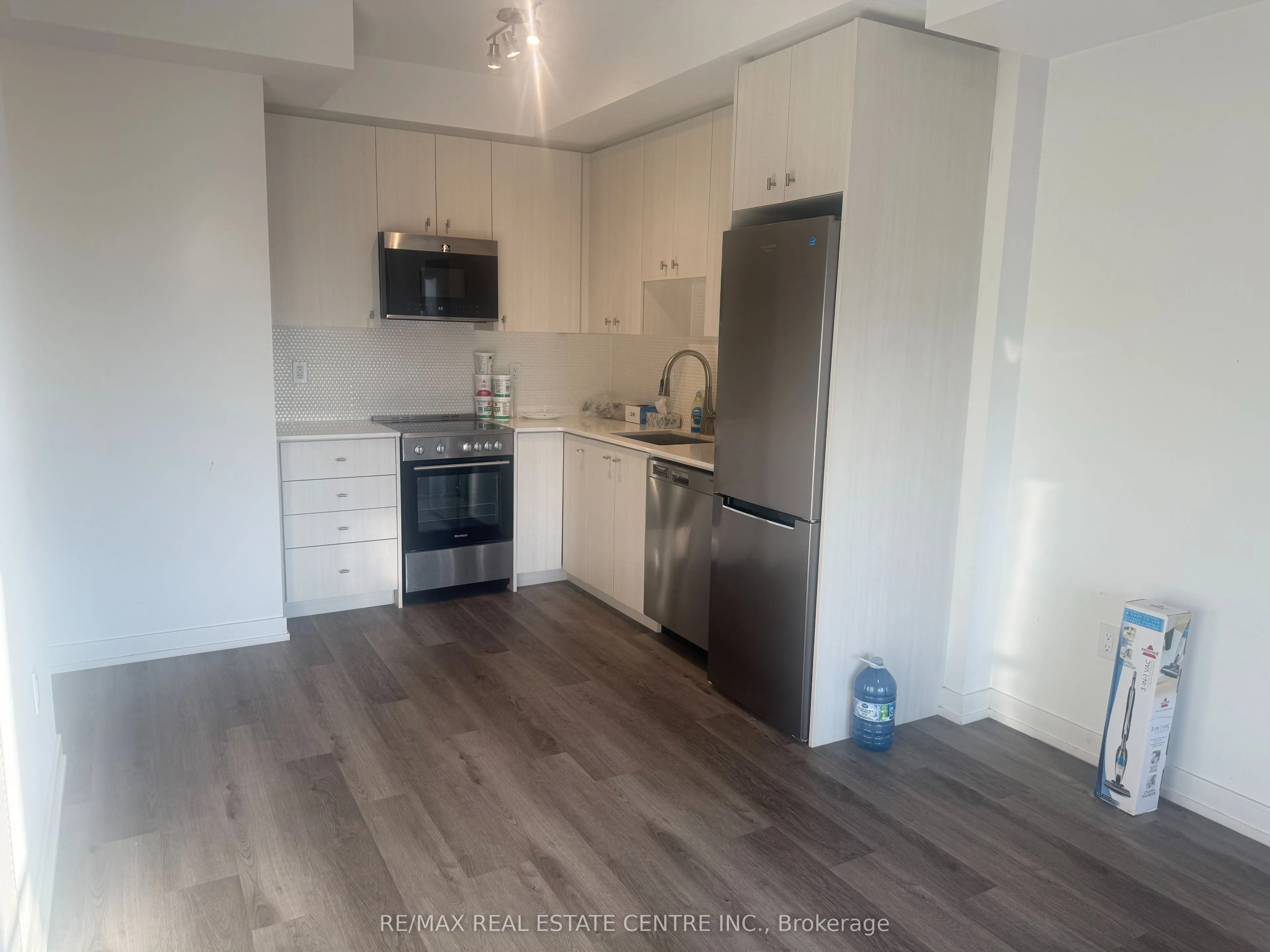 15 Wellington Street S, #2710