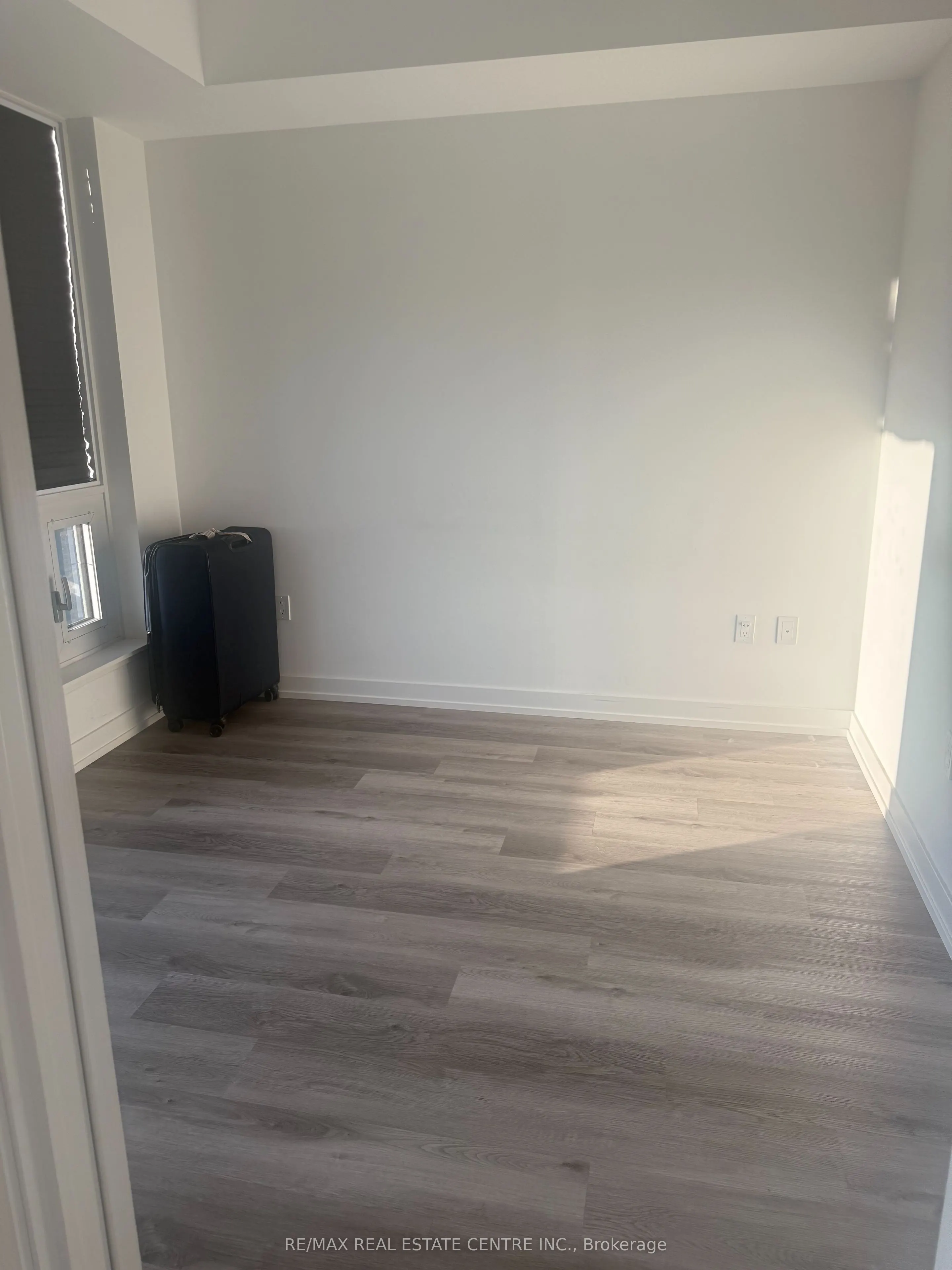 15 Wellington Street S, #2710