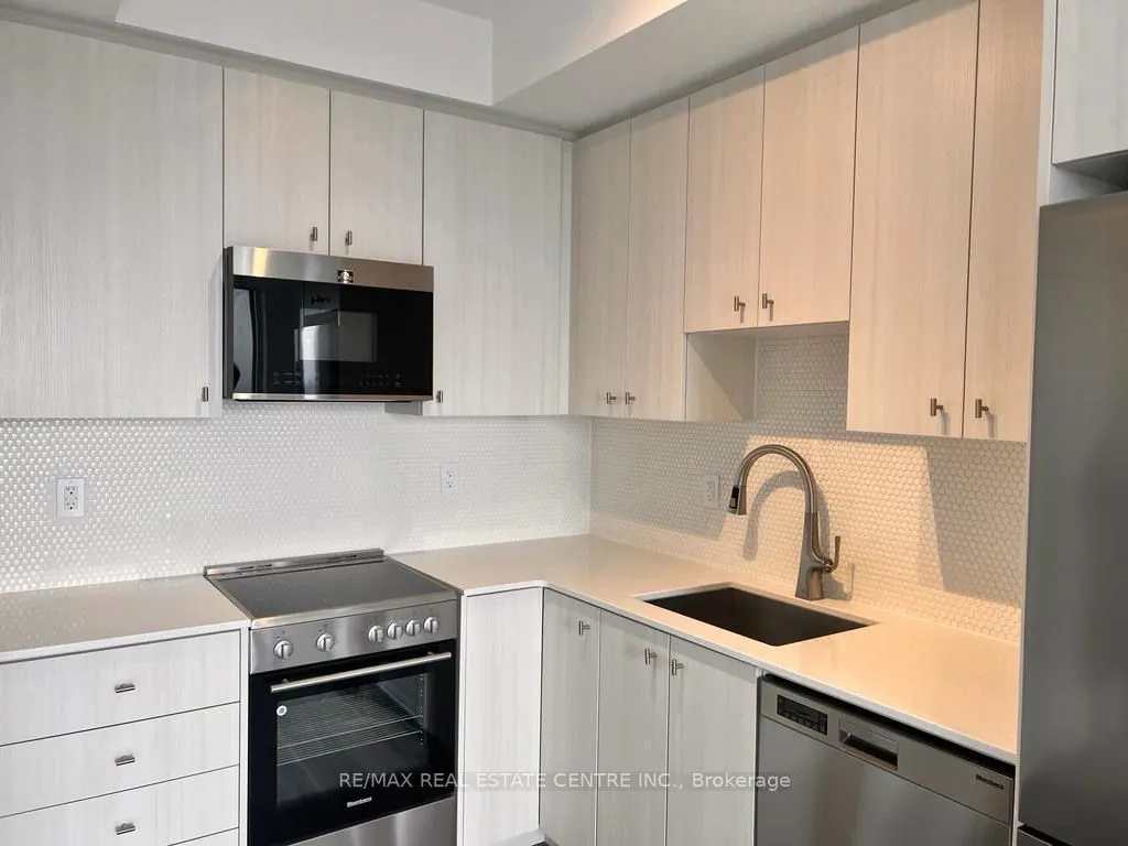 15 Wellington Street S, #2710