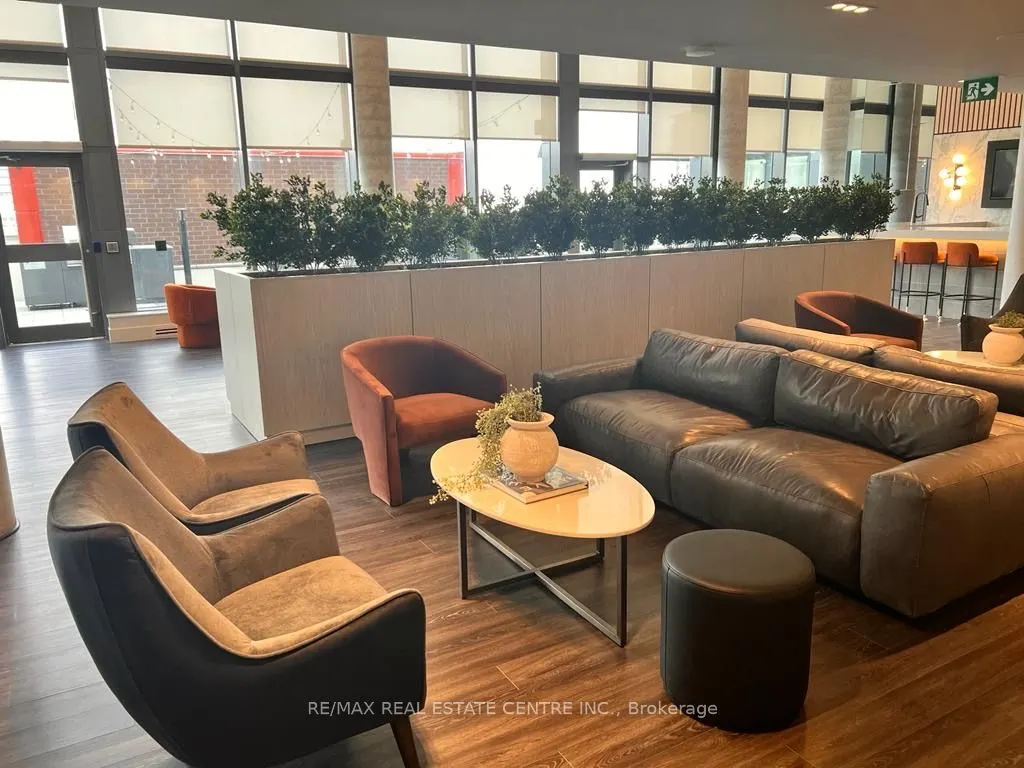 15 Wellington Street S, #2710