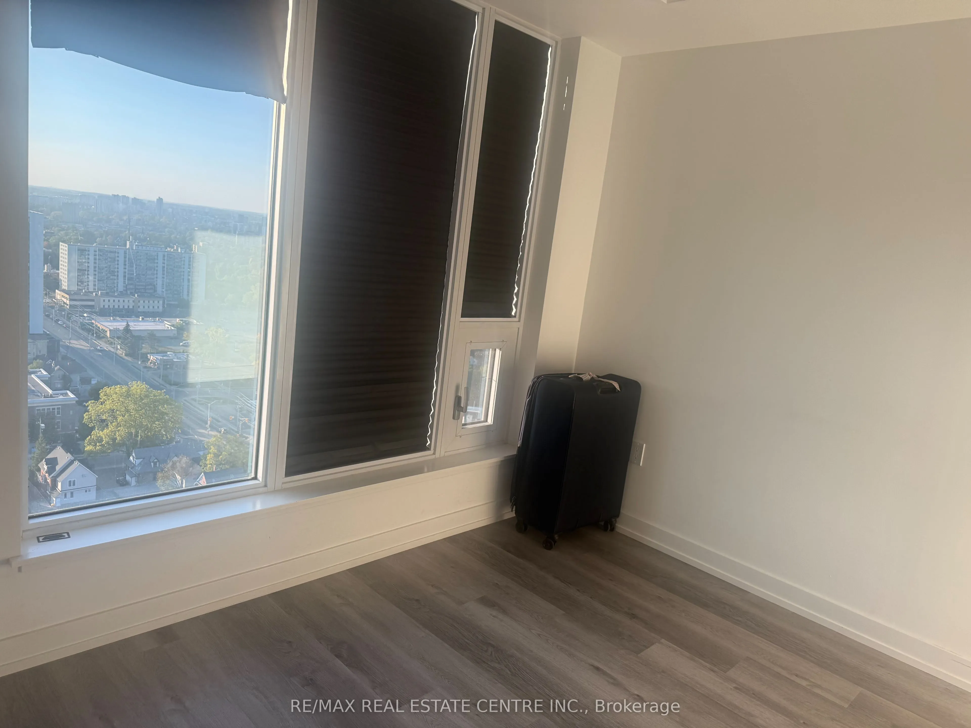 15 Wellington Street S, #2710