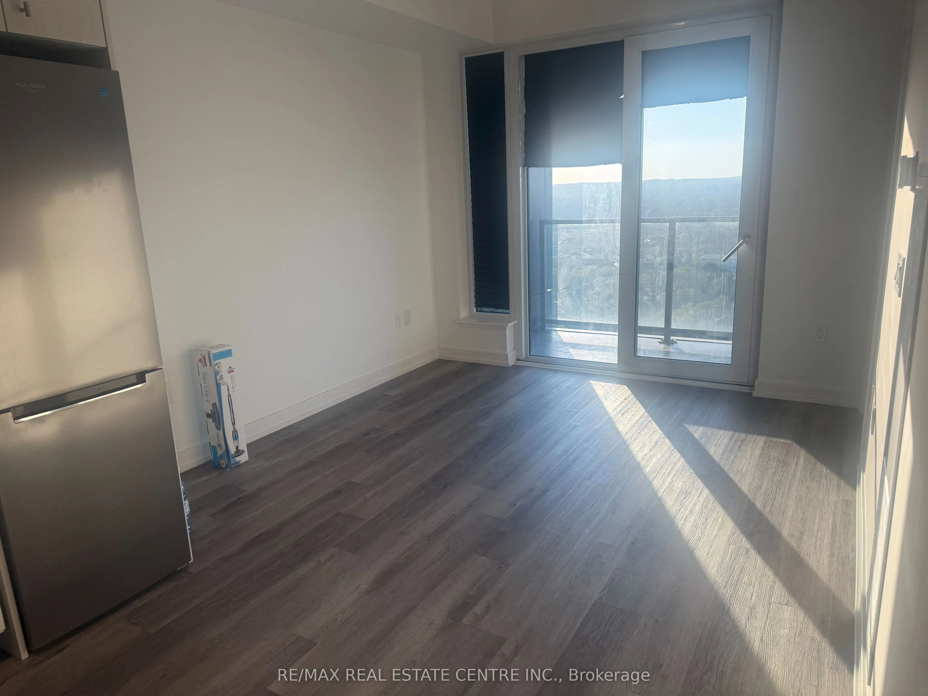 15 Wellington Street S, #2710