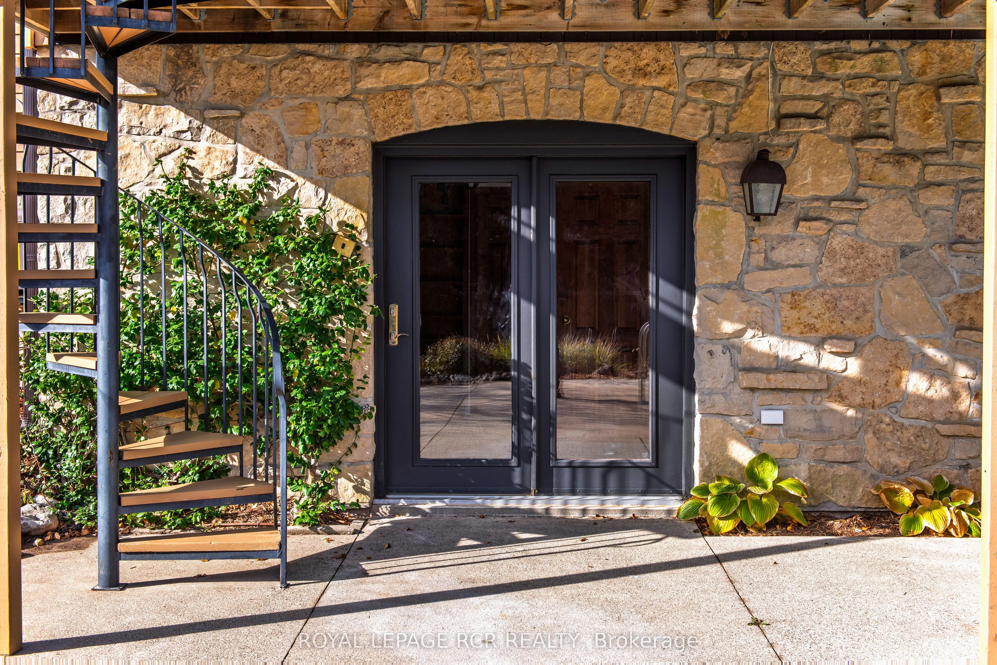 674189 Hurontario Street