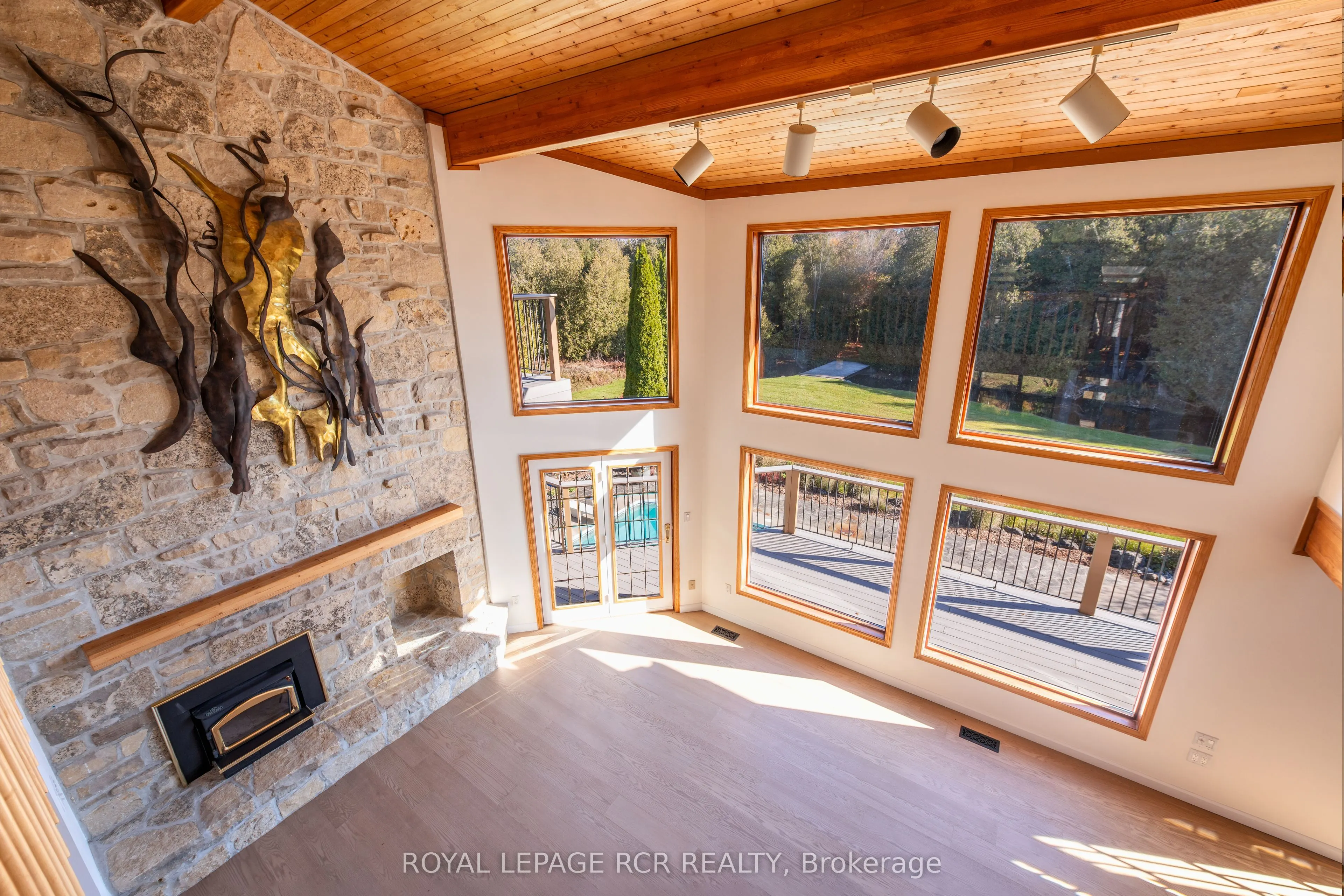 674189 Hurontario Street