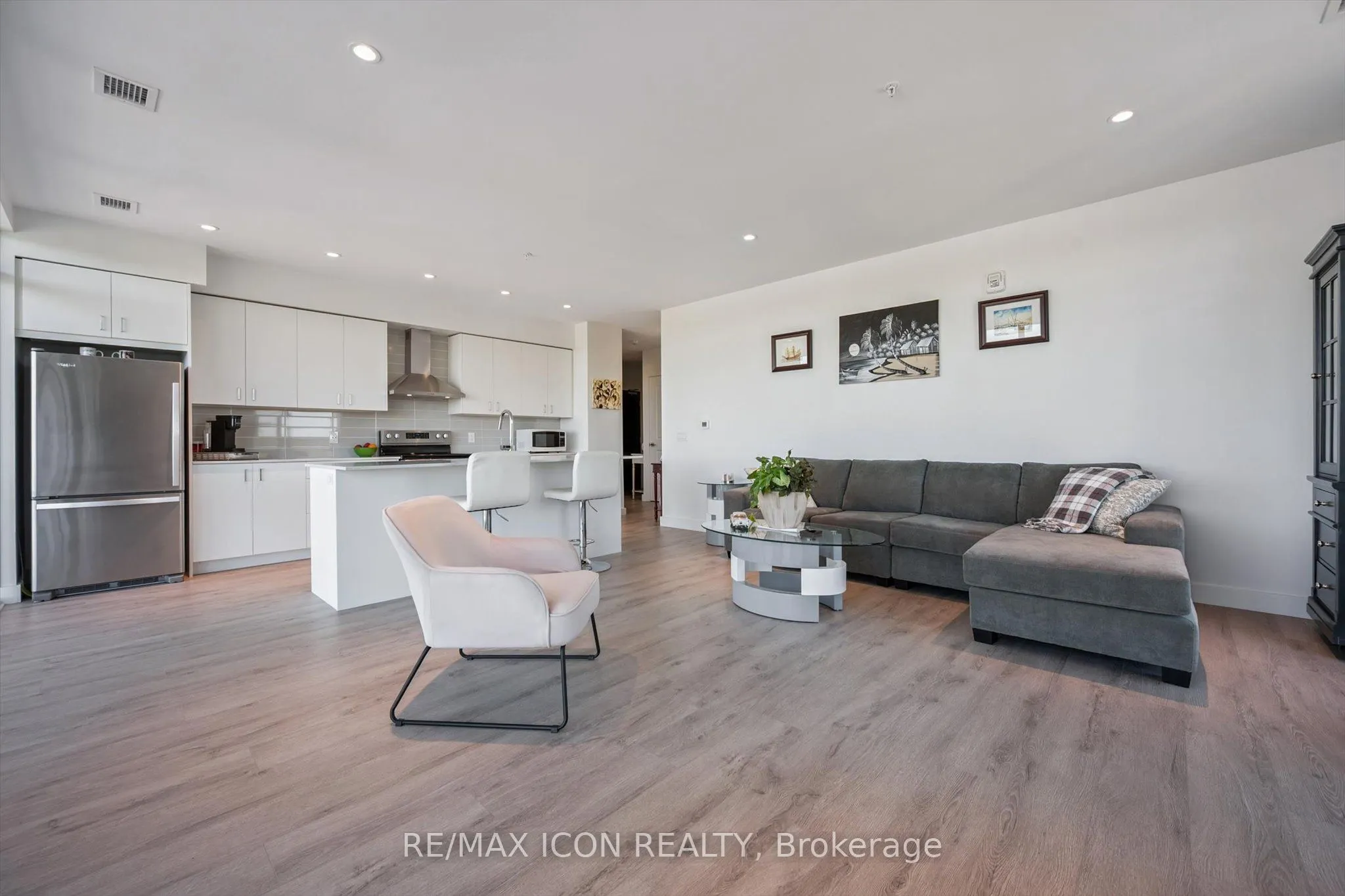 15 Glebe Street, #902