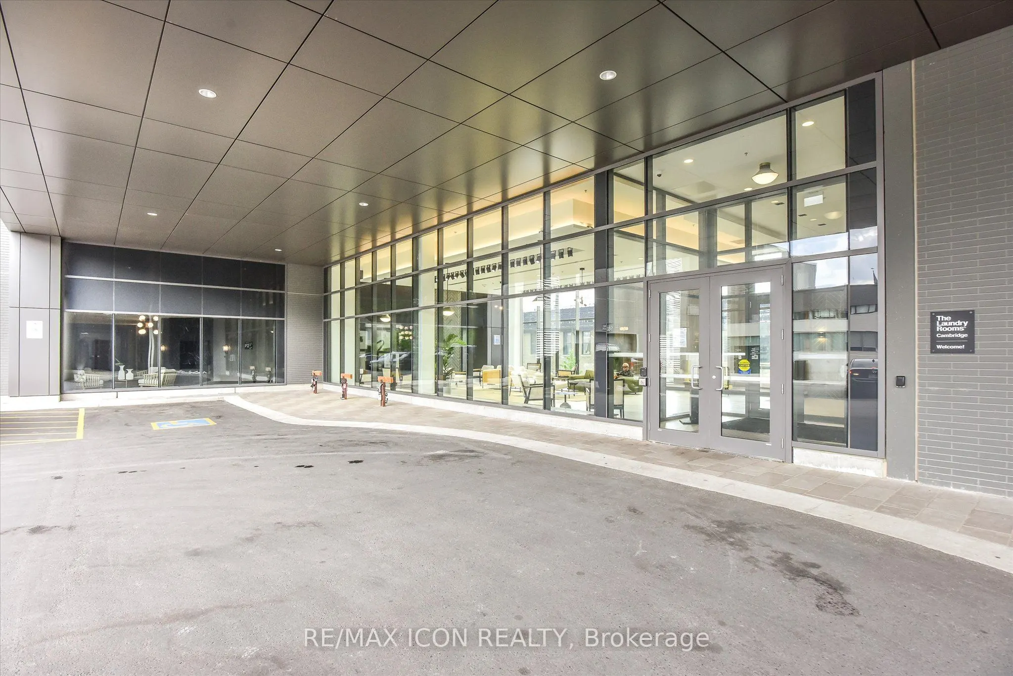 15 Glebe Street, #902