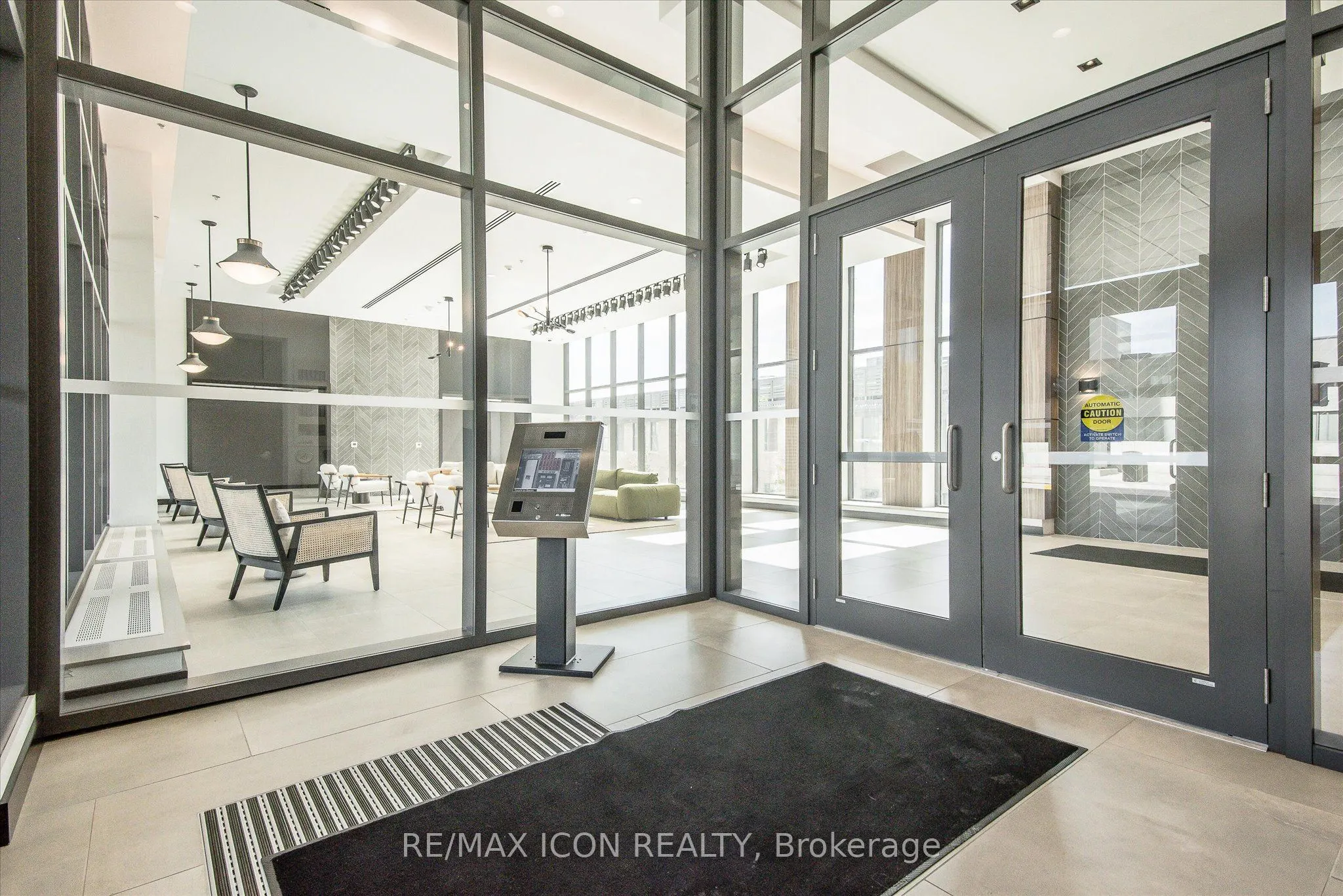 15 Glebe Street, #902