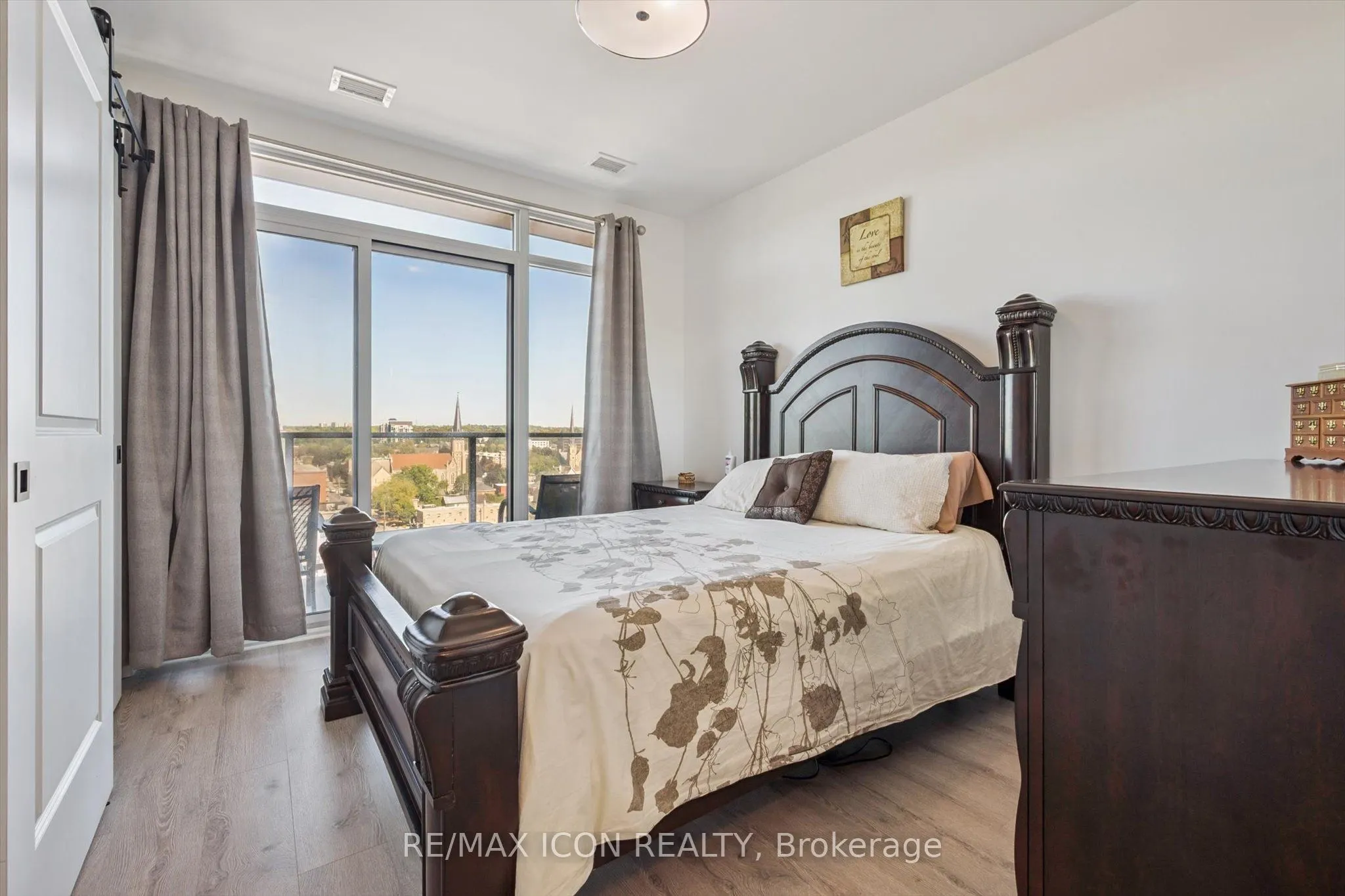 15 Glebe Street, #902