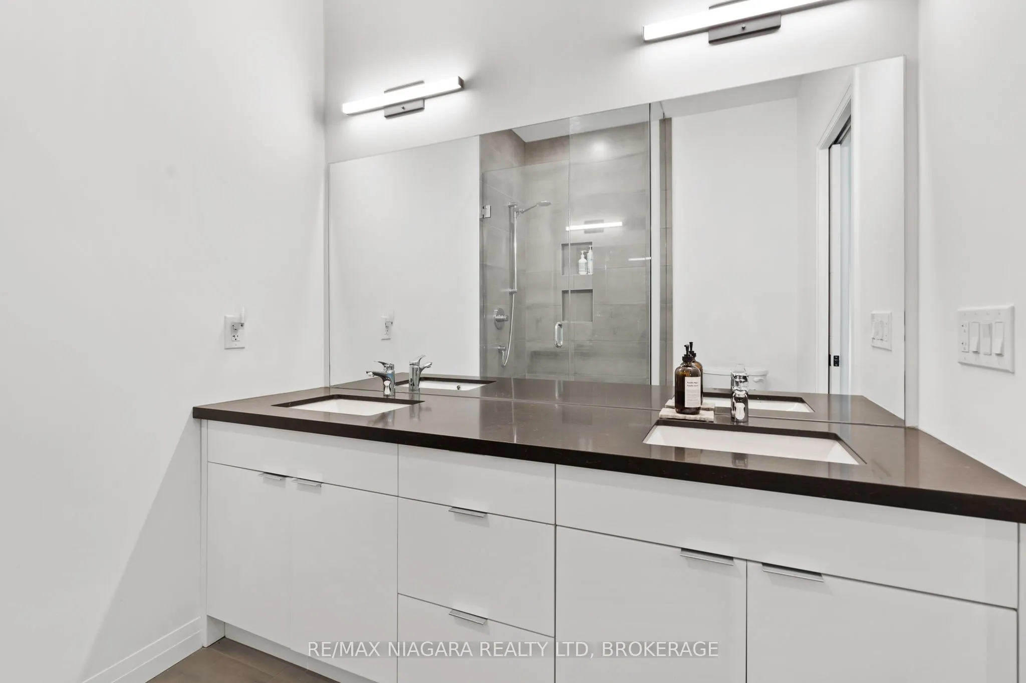 300 Richmond Street, #23