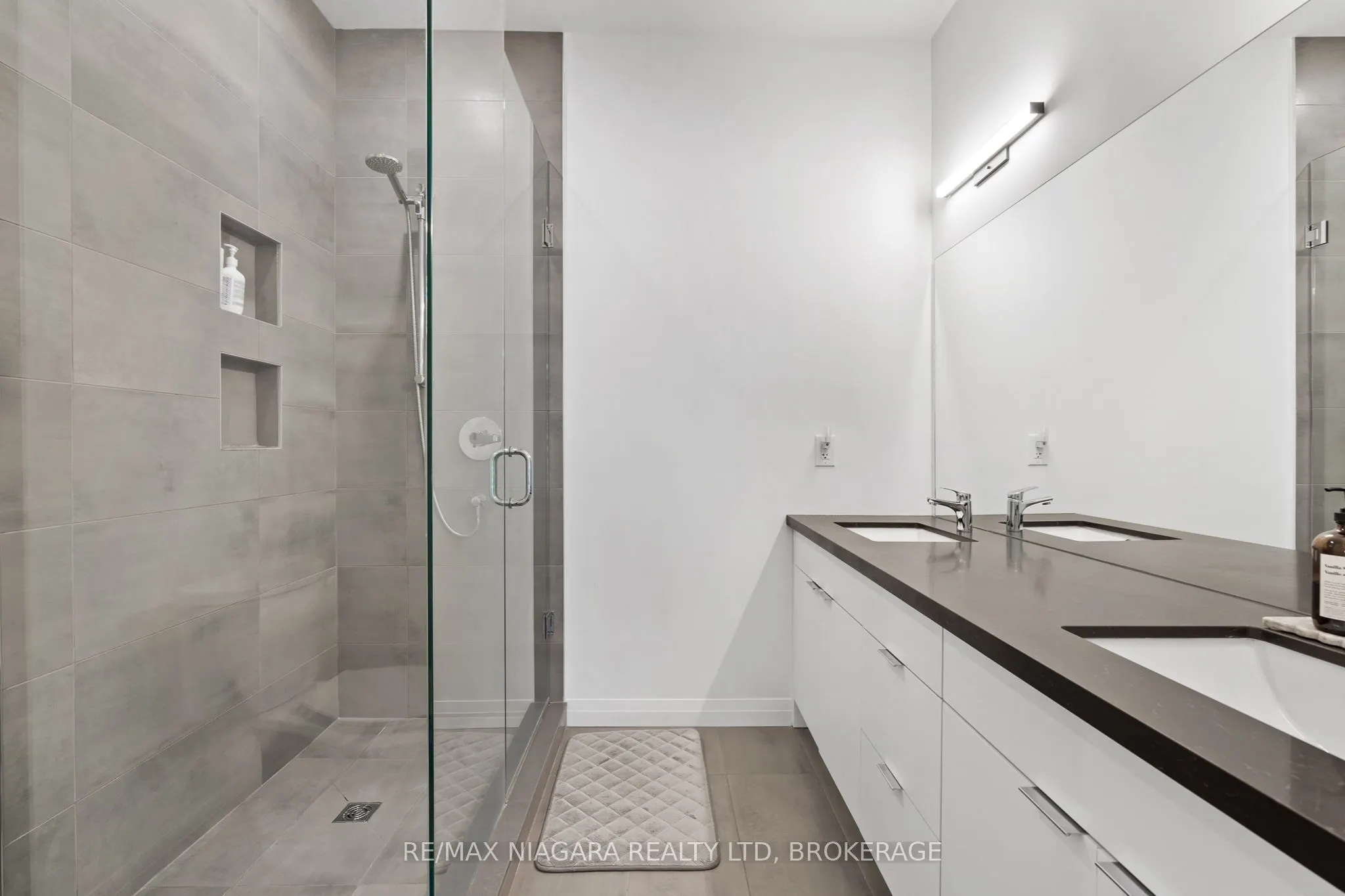 300 Richmond Street, #23