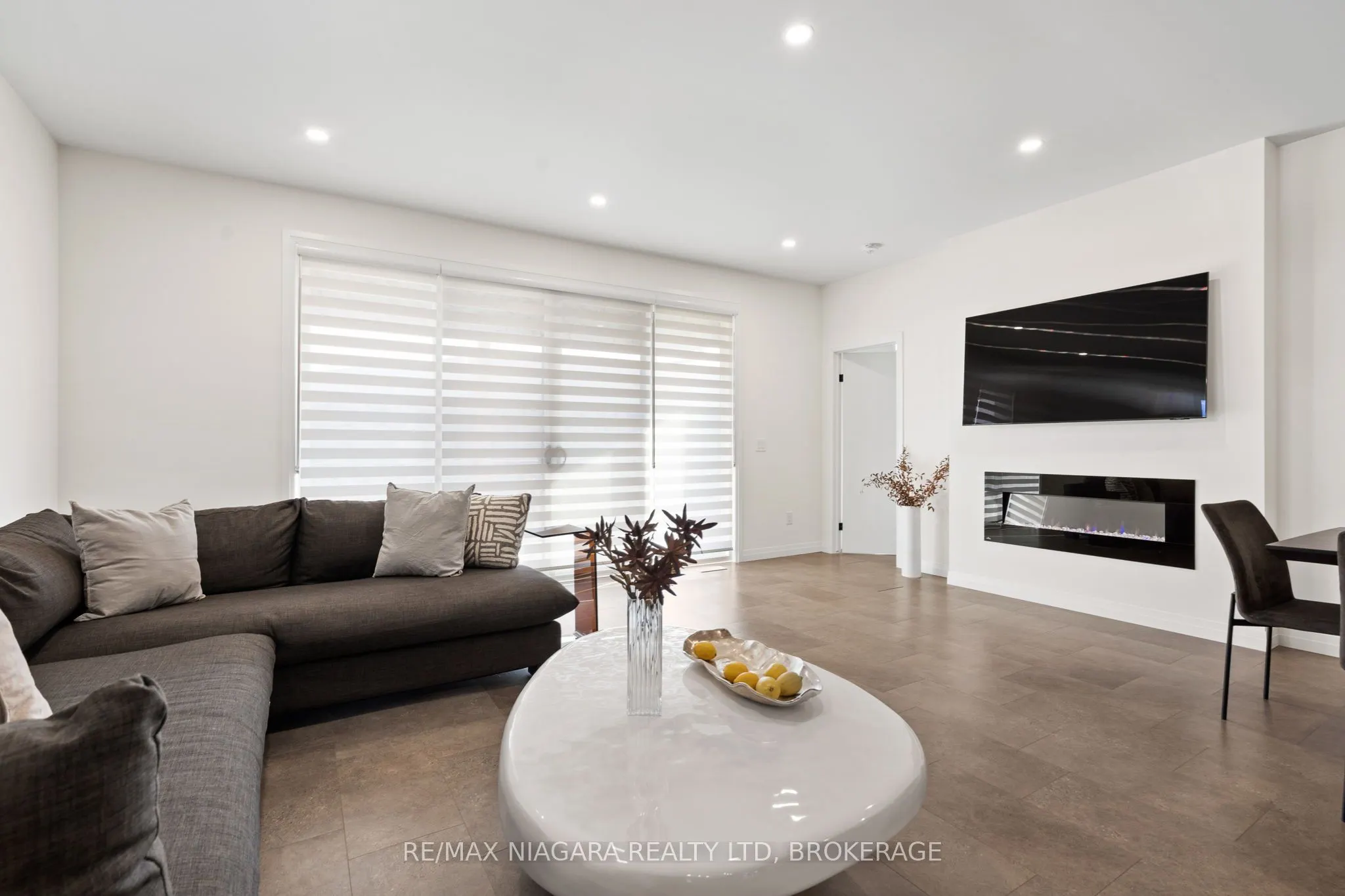 300 Richmond Street, #23