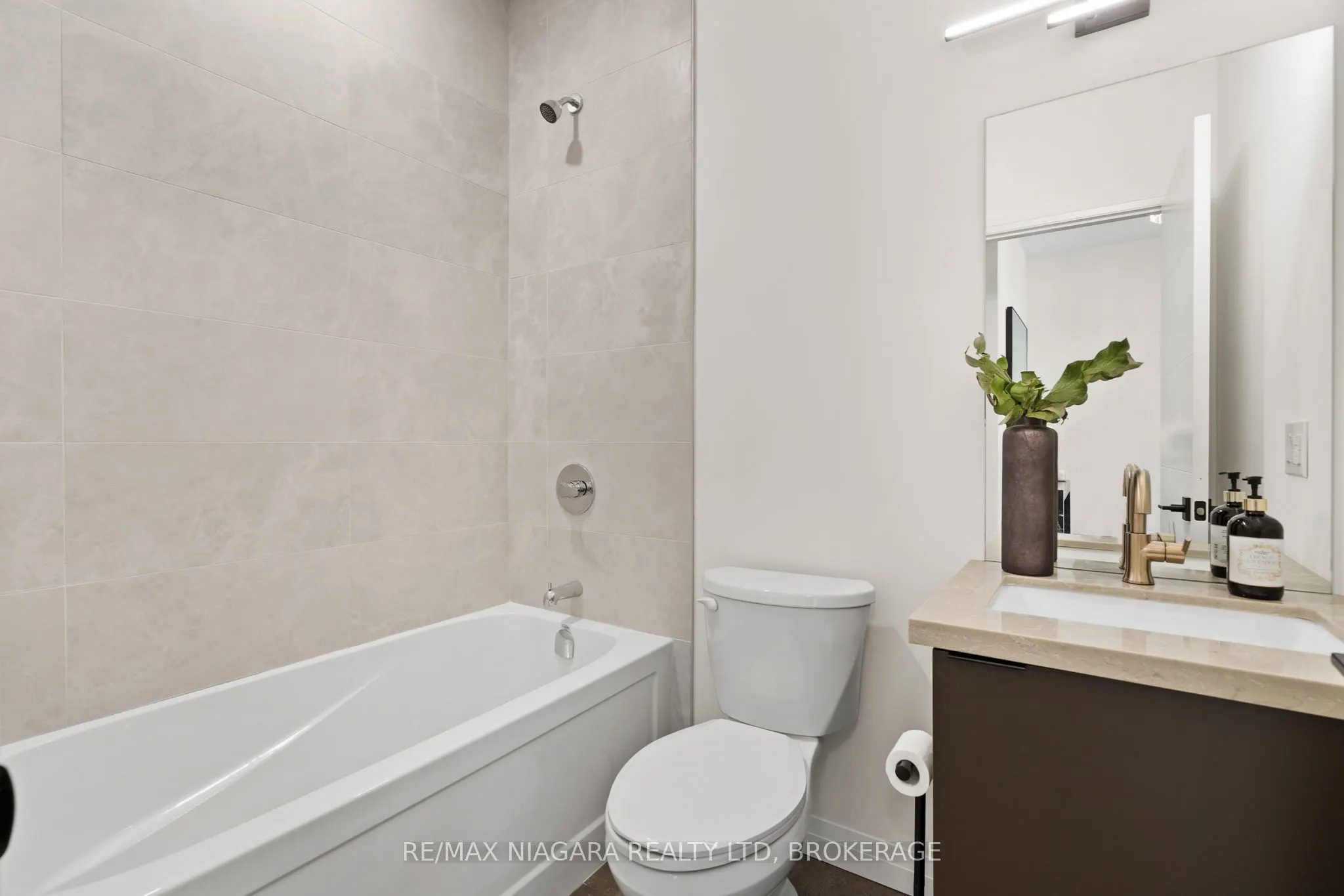 300 Richmond Street, #23